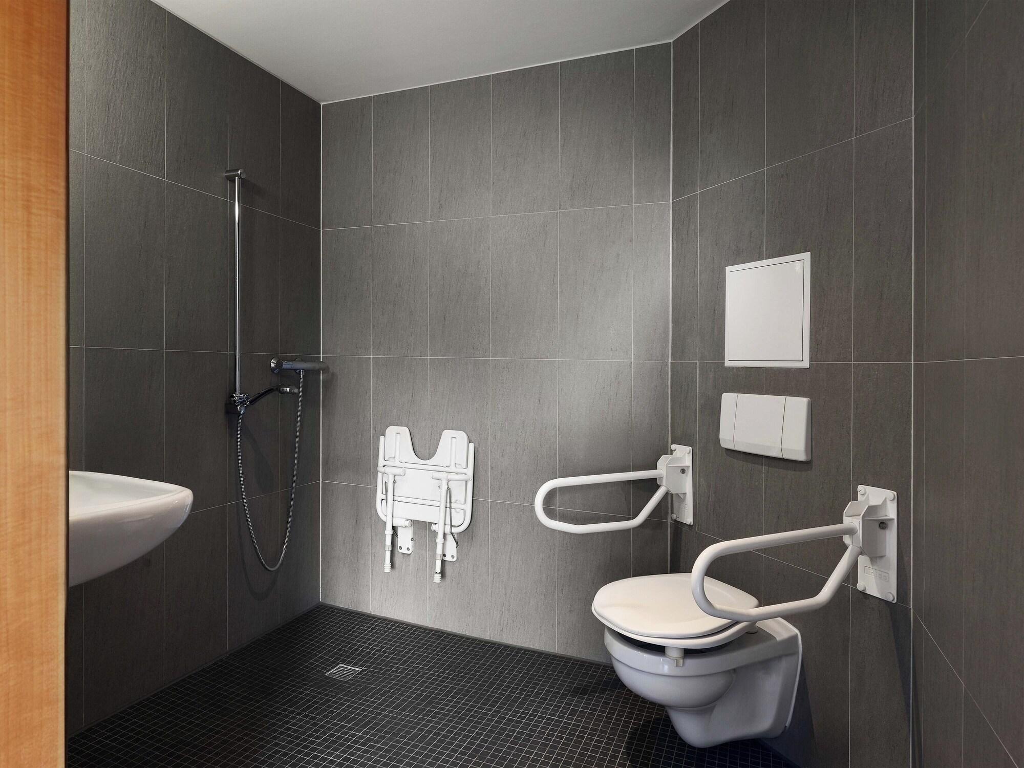 Varios B&B HOTEL Krefeld-Süd