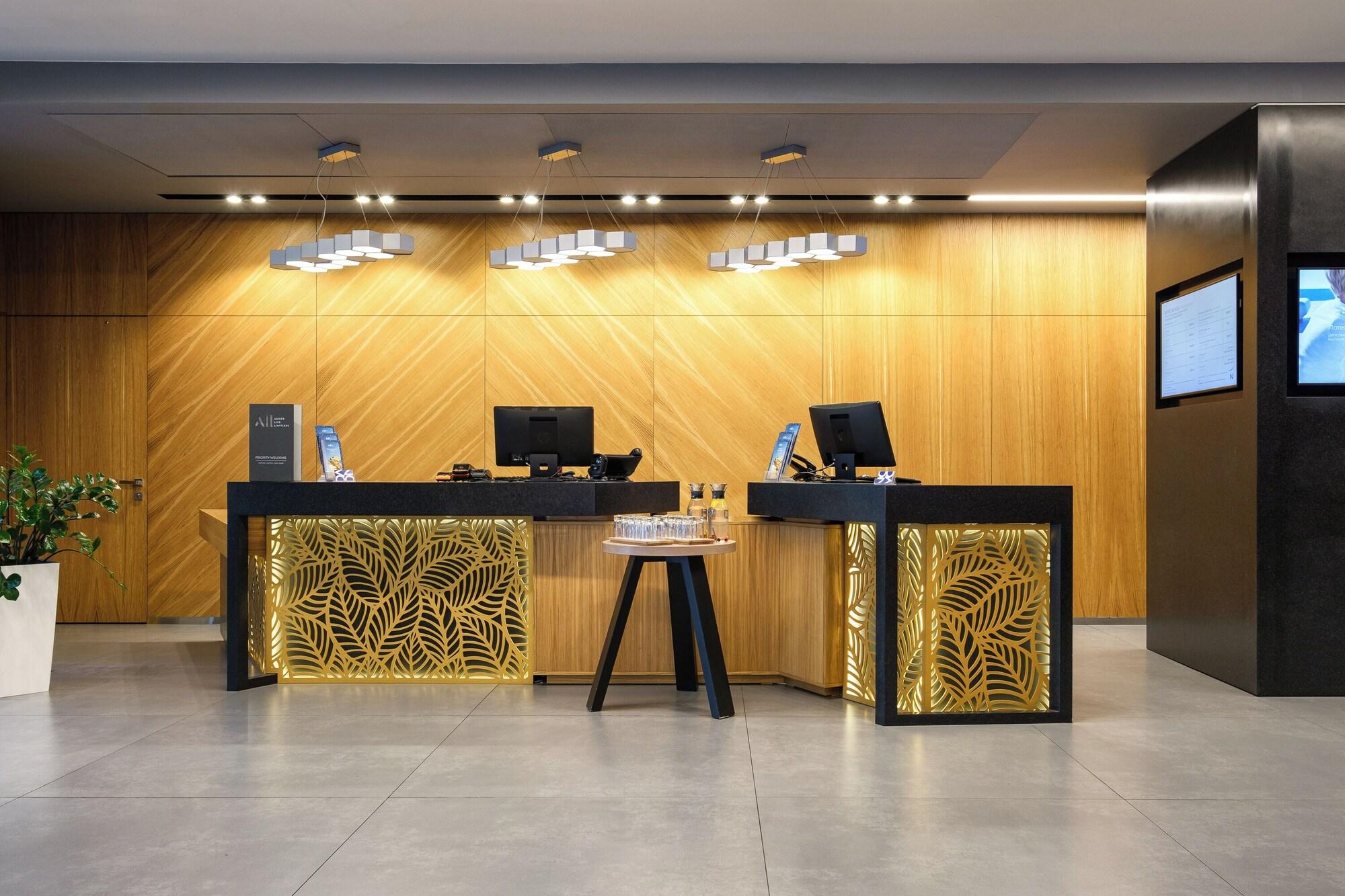 Vista Lobby Novotel Almaty City Center