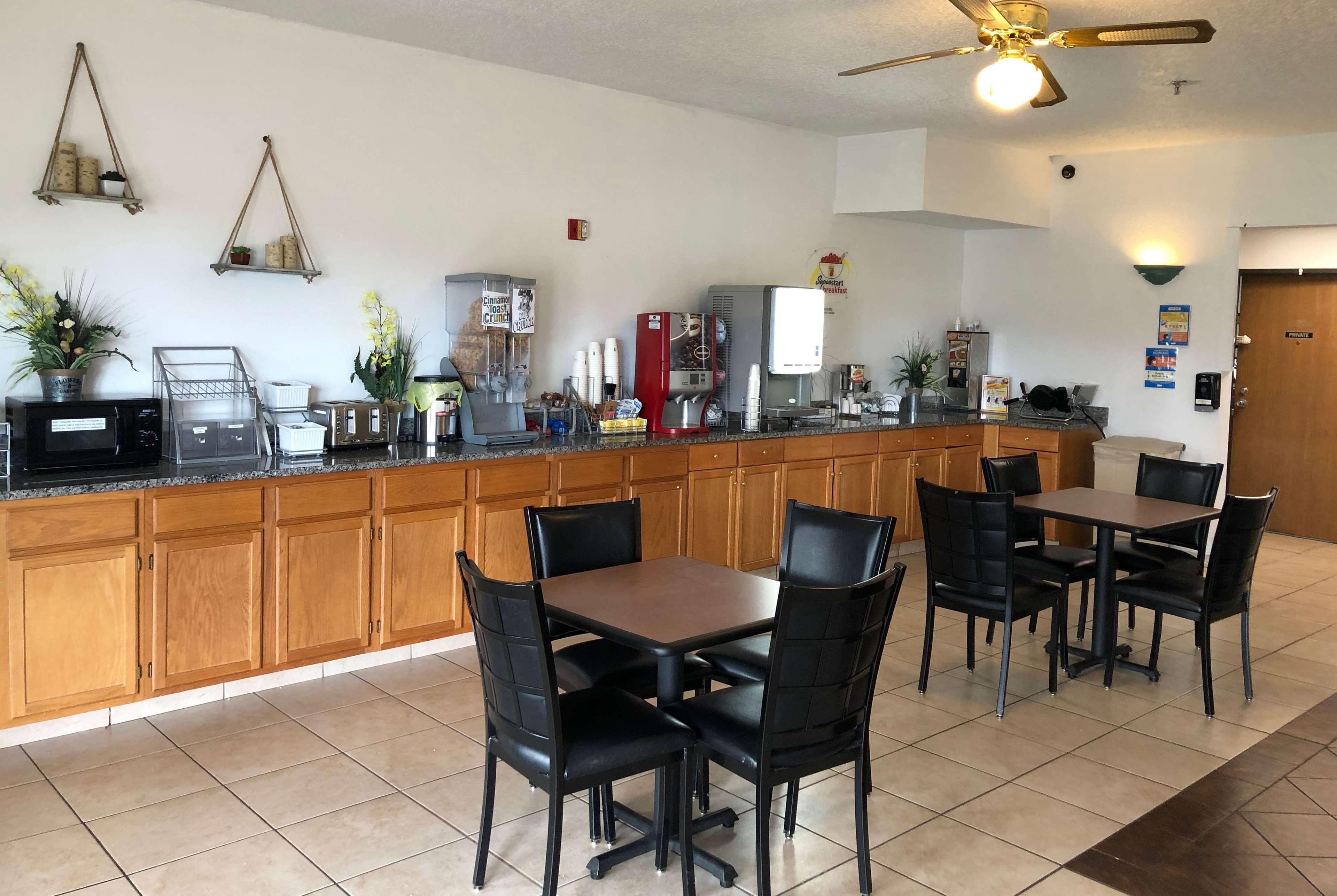Restaurant Super 8 by Wyndham Price