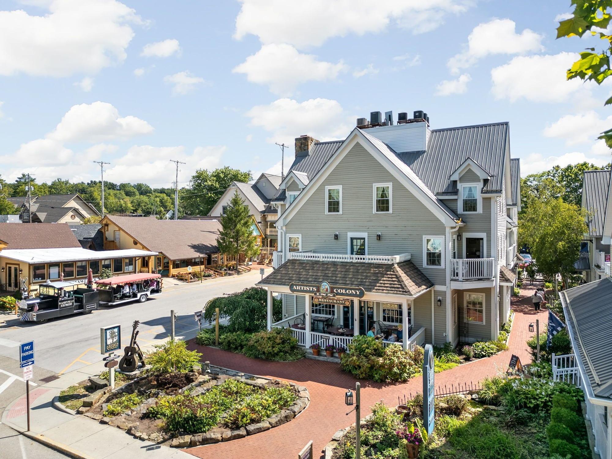 Vista Exterior Artists Colony Inn
