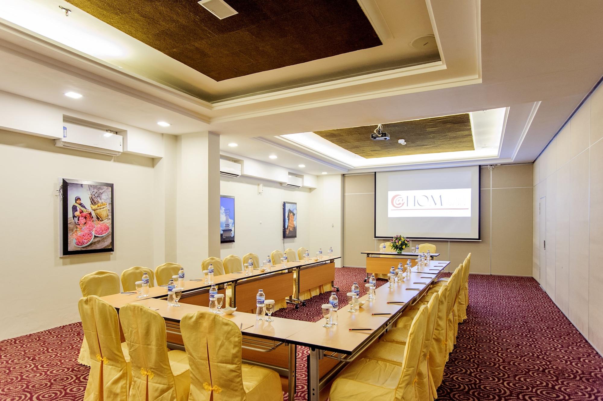 Sala de Reuniones @HOM Hotel Kudus by Horison Group
