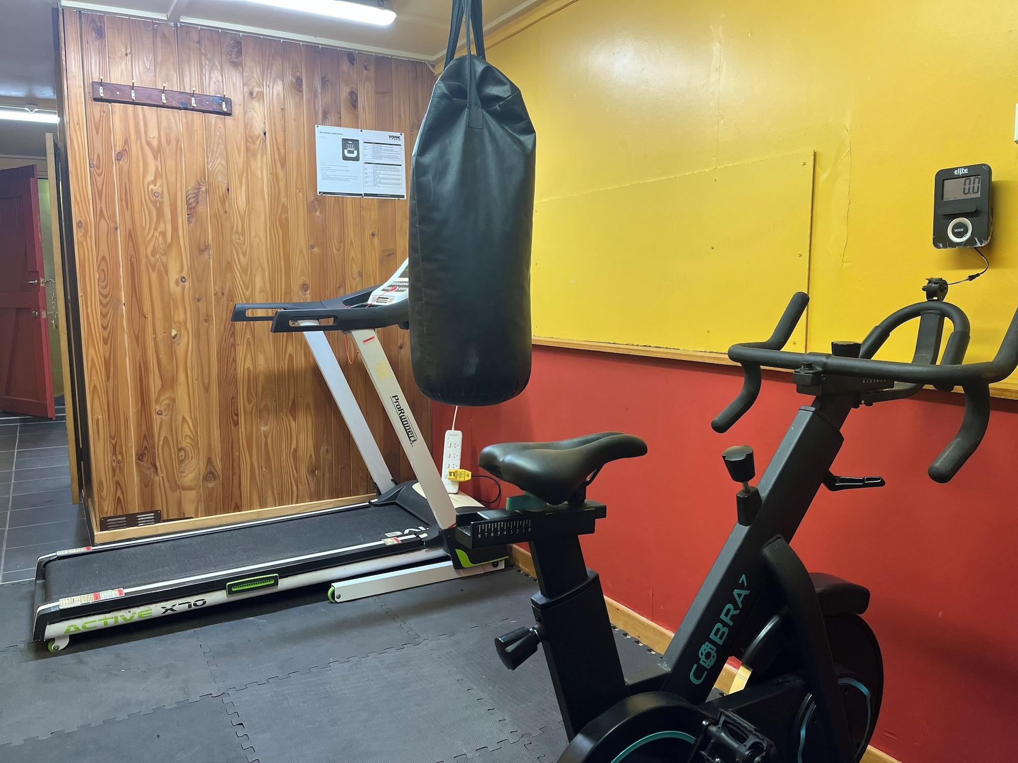 Gimnasio Global Village Backpackers