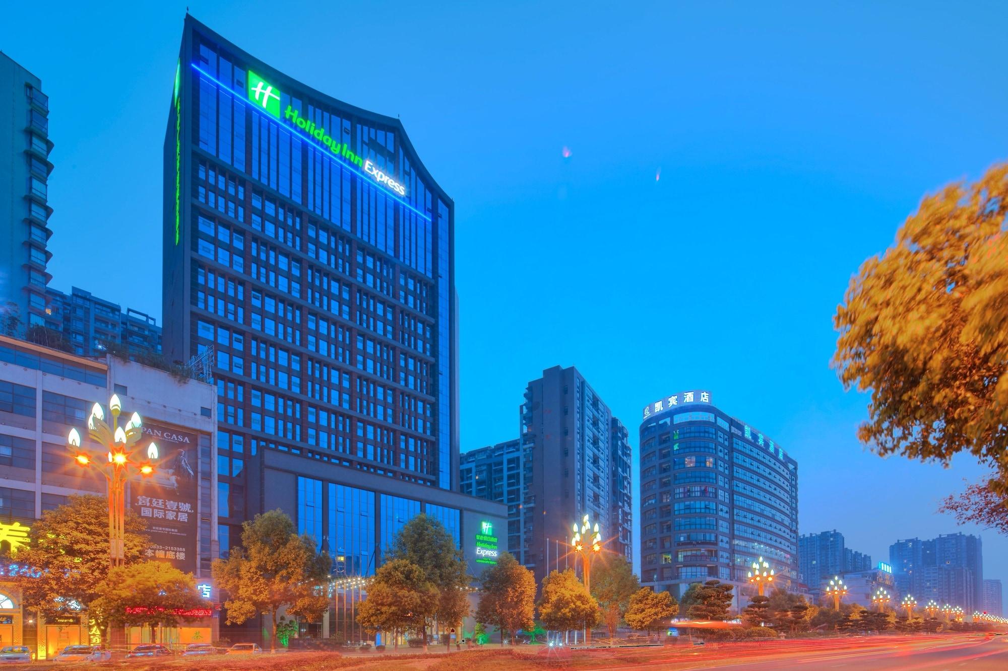 Varios Holiday Inn Express Leshan City Square by IHG