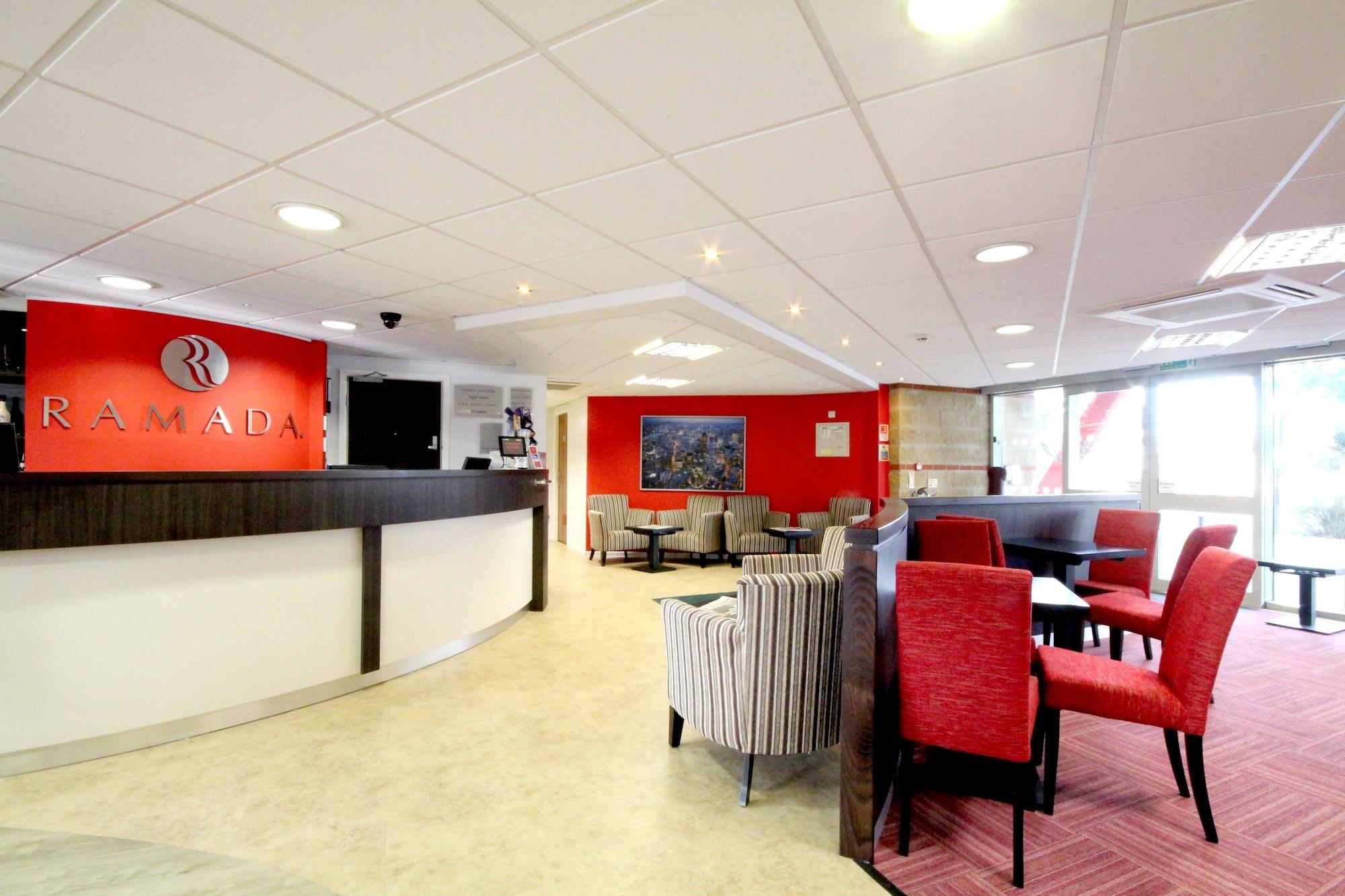 Bar/Salón Days Inn by Wyndham London Stansted Airport