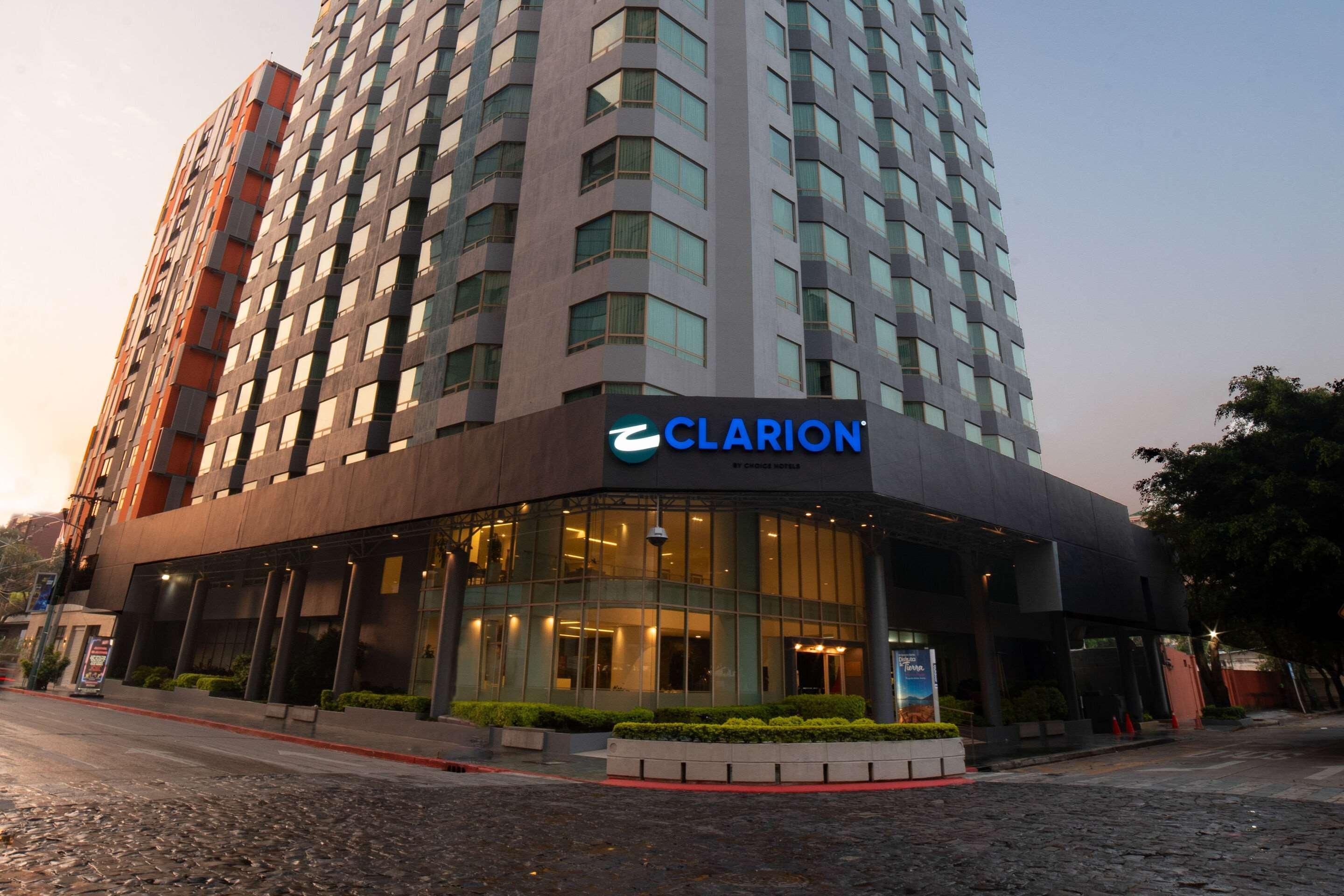 Vista Exterior Clarion Suites Guatemala City