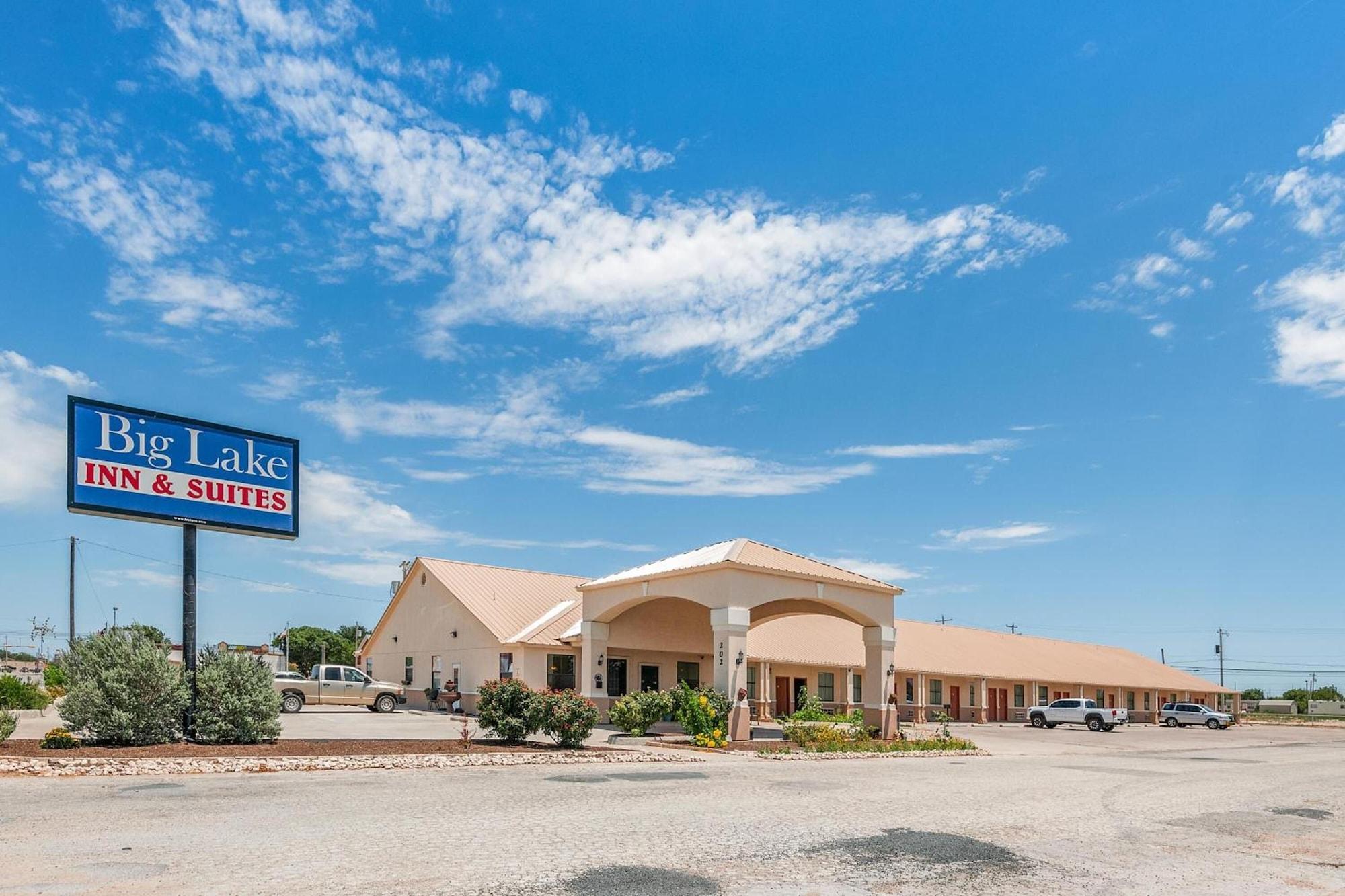 Playa Big Lake Inn & Suites