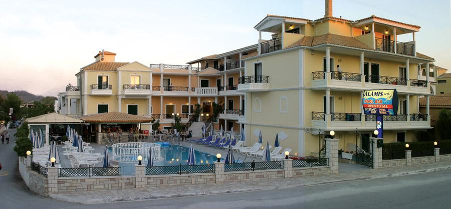 Vista Exterior Alamis Apartments