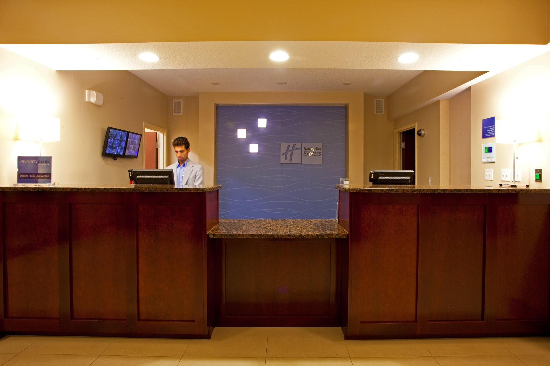 Vista Lobby Holiday Inn Express & Suites Jacksonville - Atlantic Beach by IHG