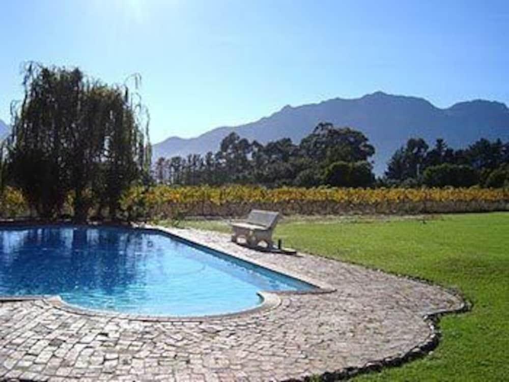 Vista Piscina Bellevue Manor Guest House & Wellness Spa Retreat
