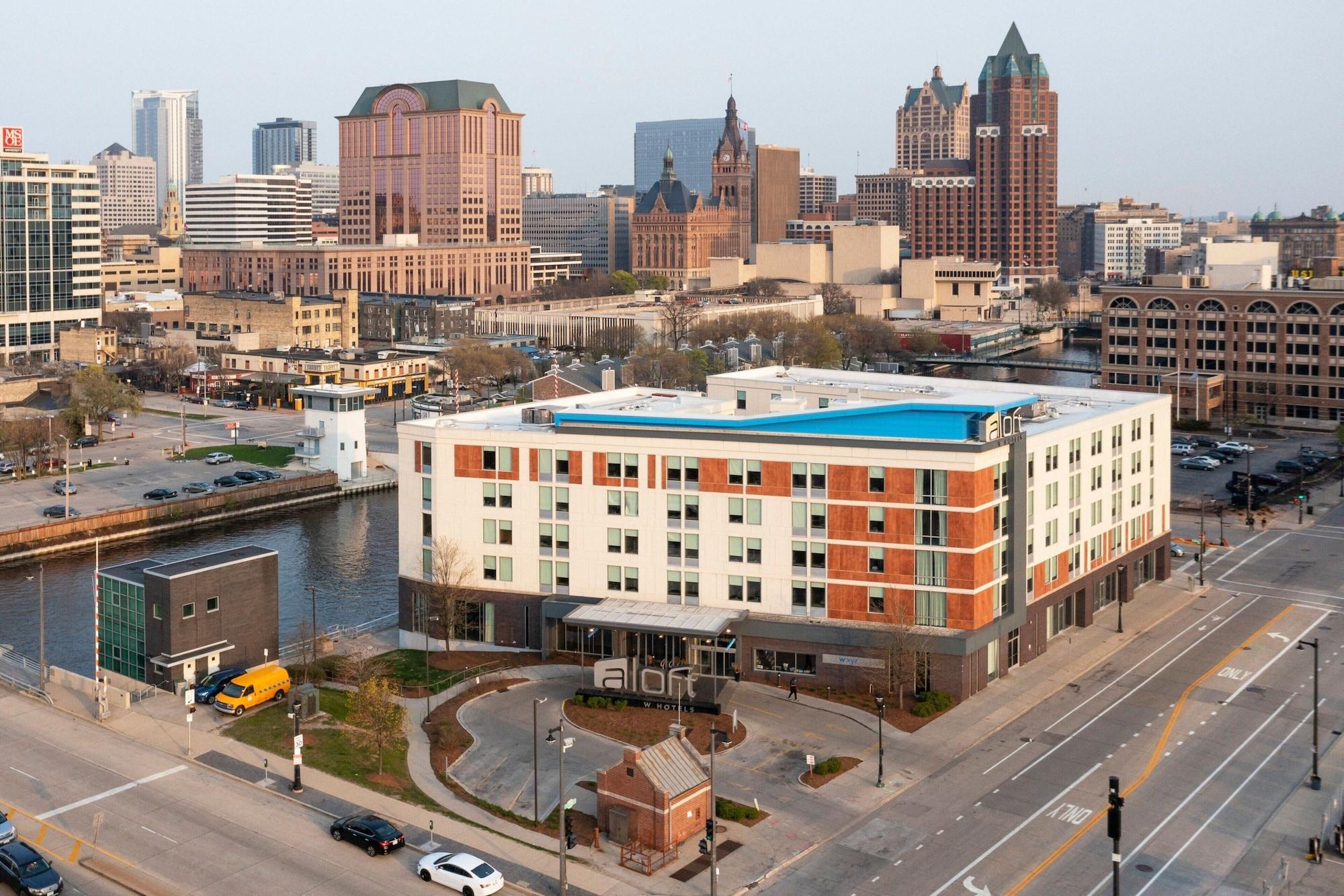 Vista Exterior Aloft Milwaukee Downtown