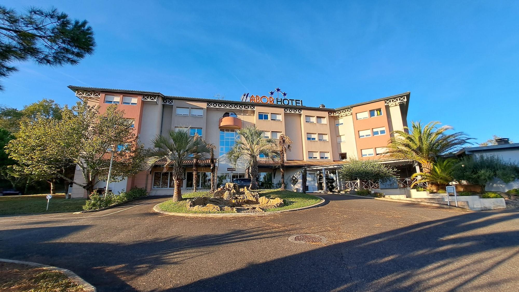 Varios Abor Hôtel