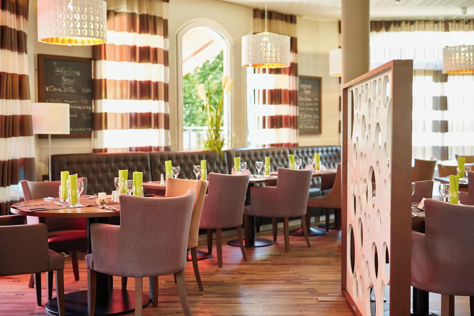 Bar/Salón Threeland Hotel