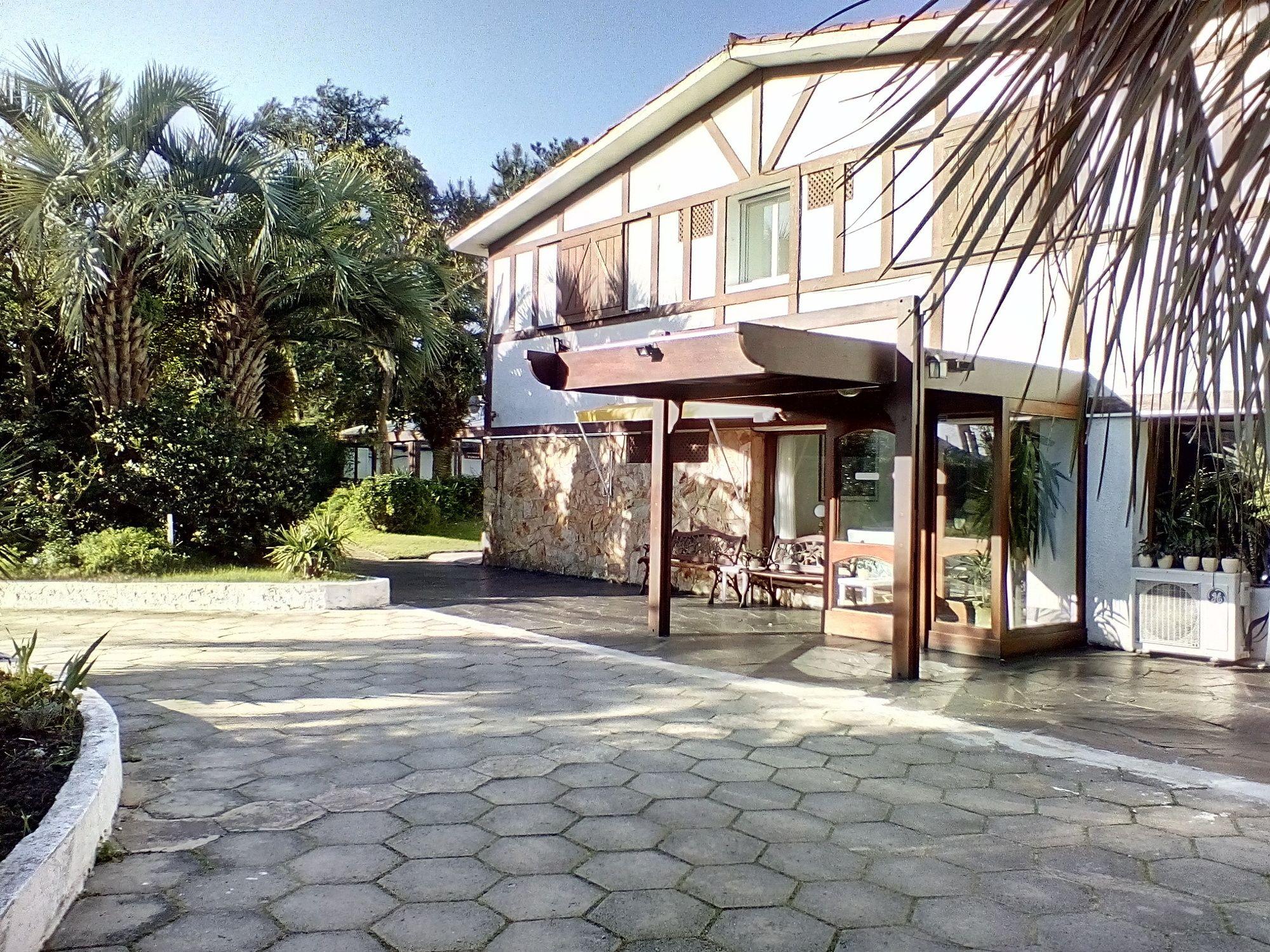 Vista Exterior Oasis Parque Hotel