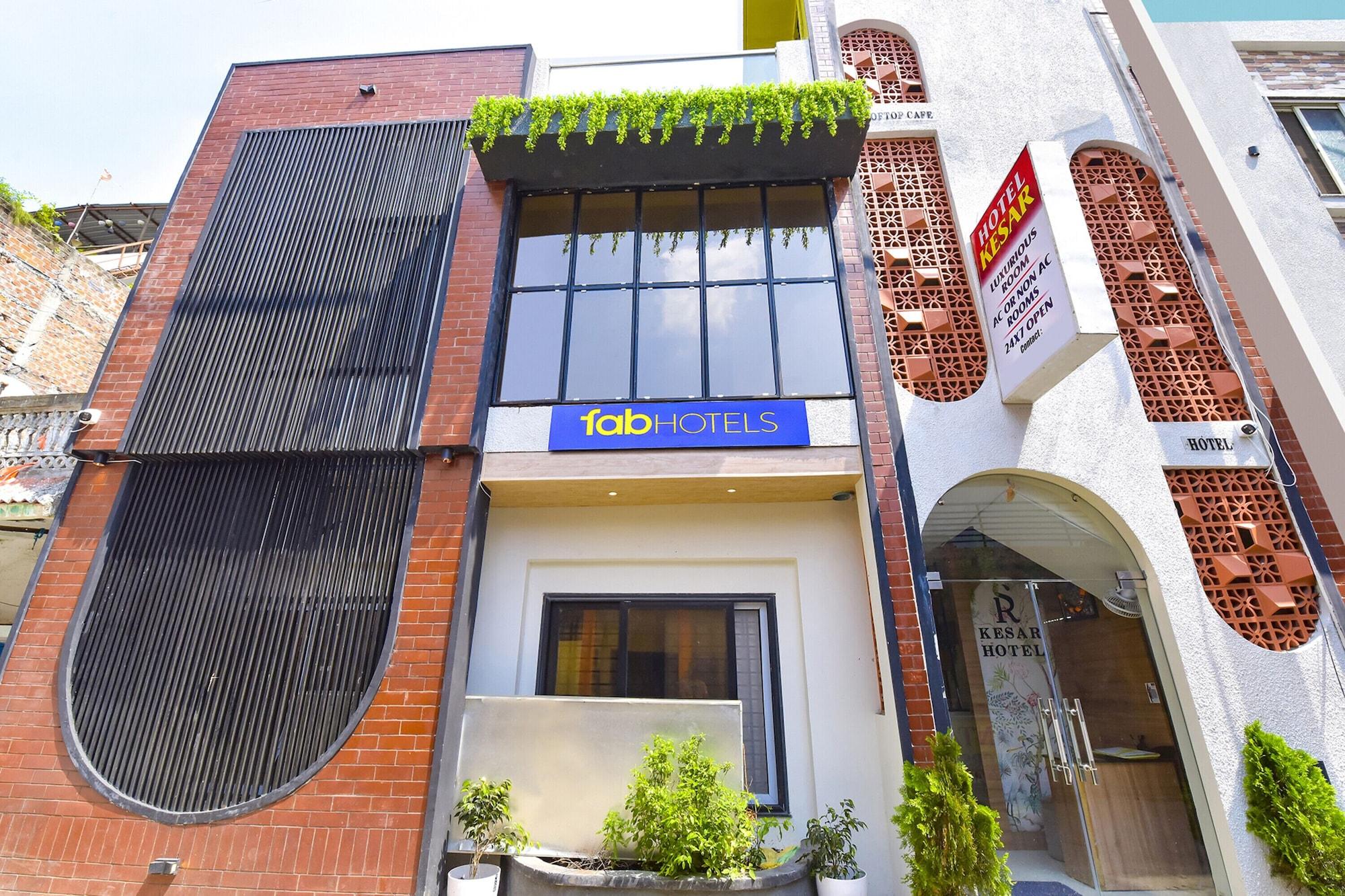 Varios Fabhotel Kesar