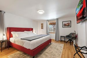 Alquiler Vacacional - Spacious 5-bedroom house in welcoming Manhattan