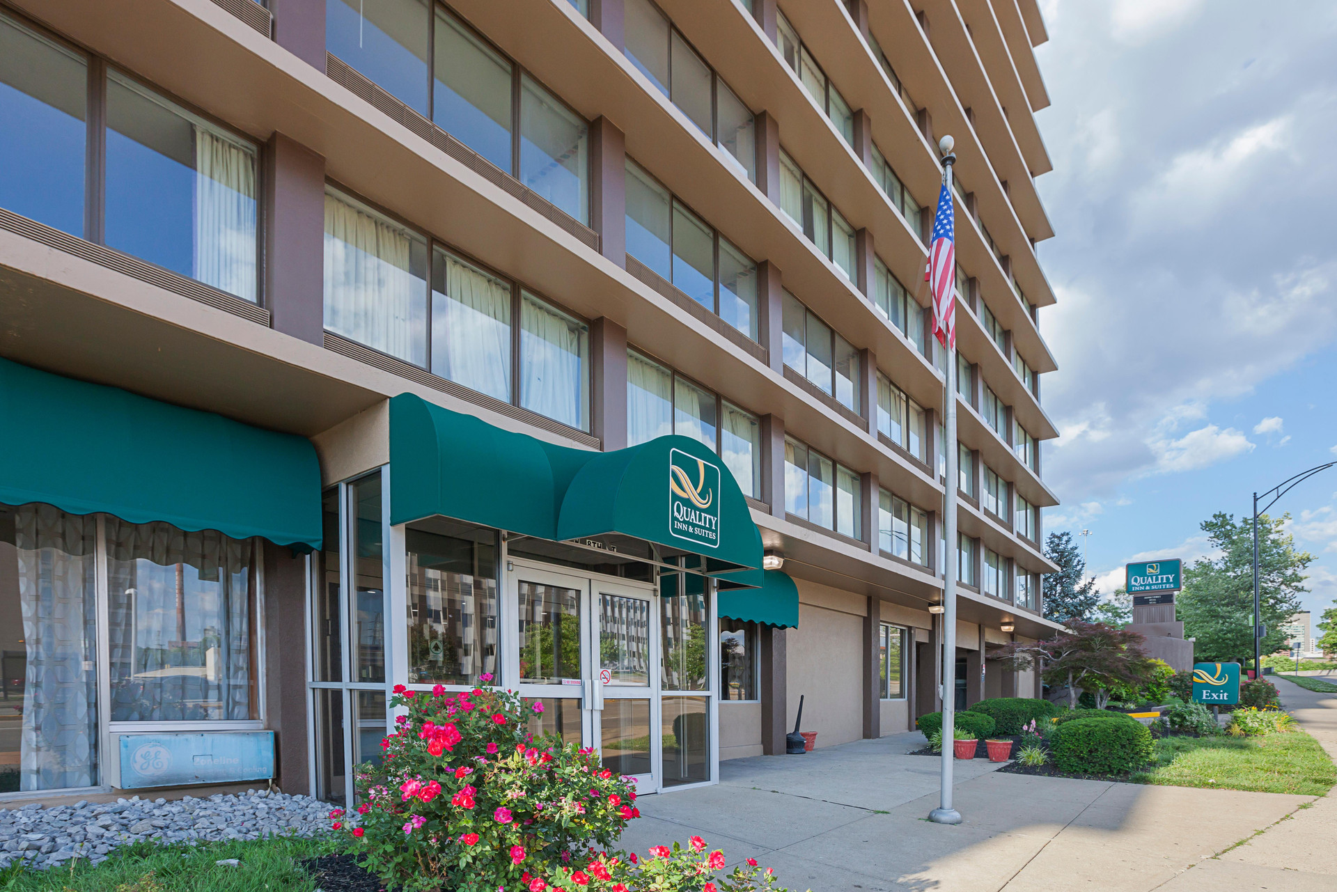 Vista Exterior Quality Inn & Suites Cincinnati