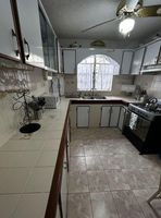 Alquiler Vacacional - Spacious 4-bedroom residence featuring a ground floor apartment.