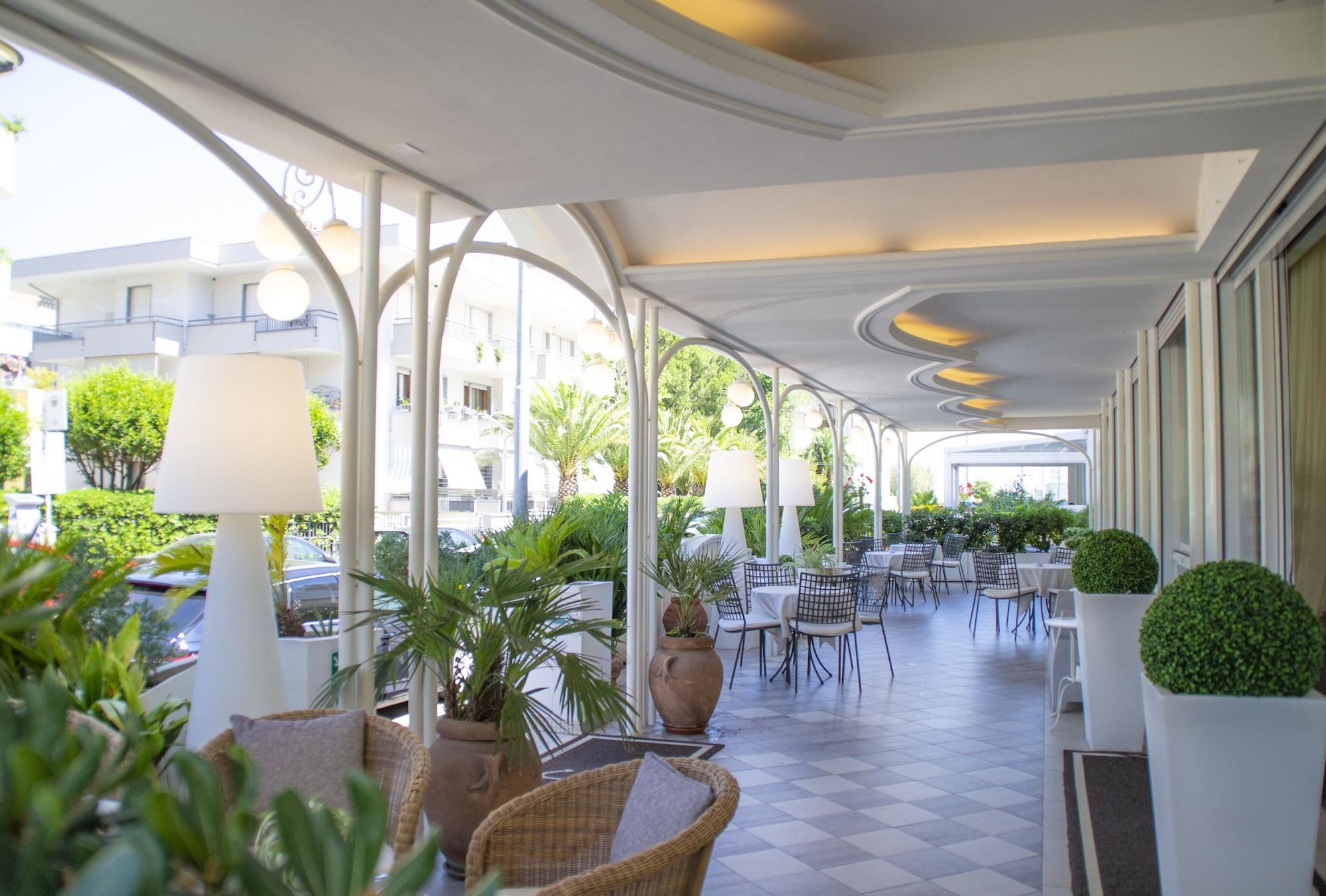 Vista Exterior Hotel Darsena