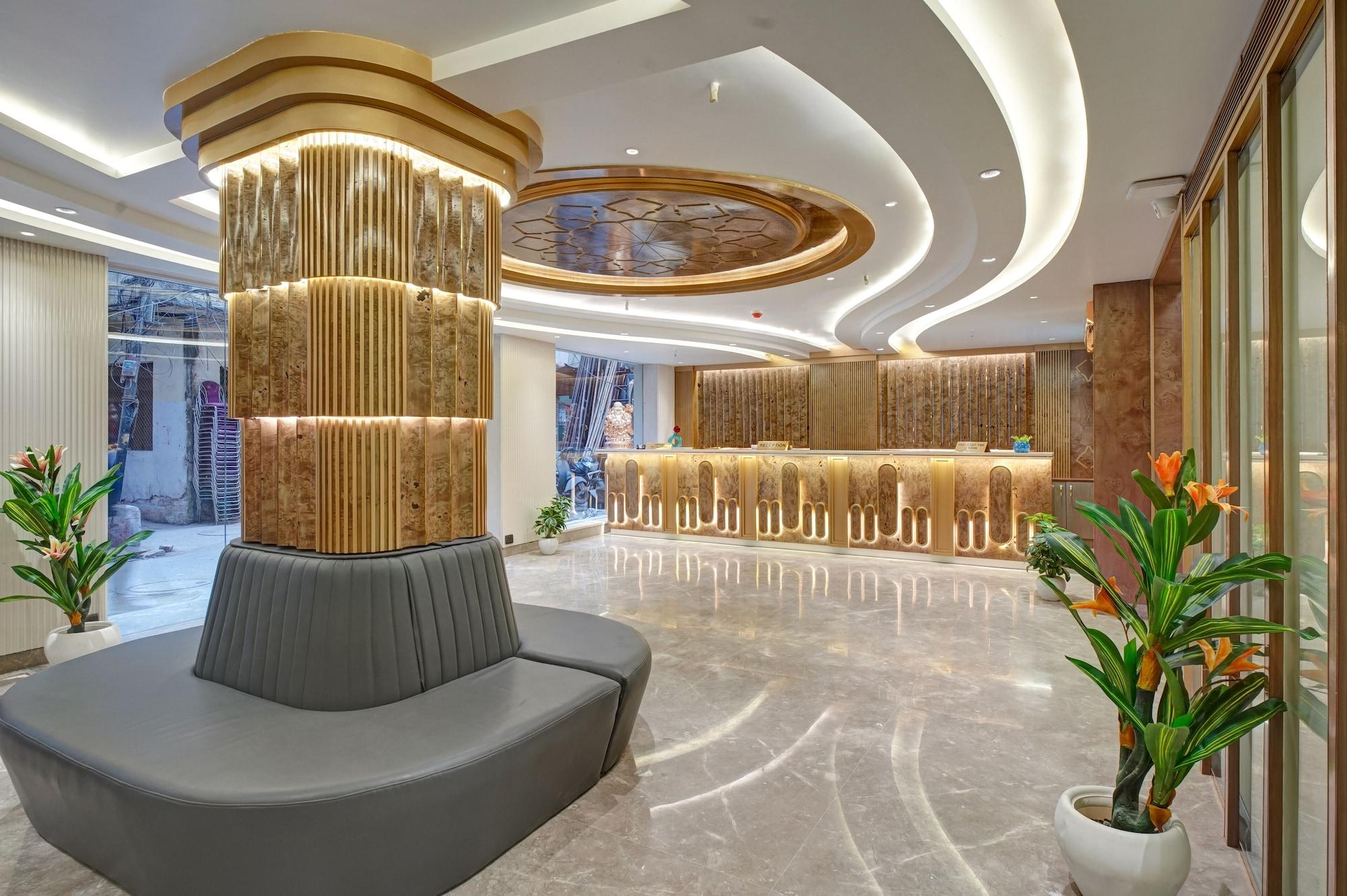 Vista Lobby Gold The Royal