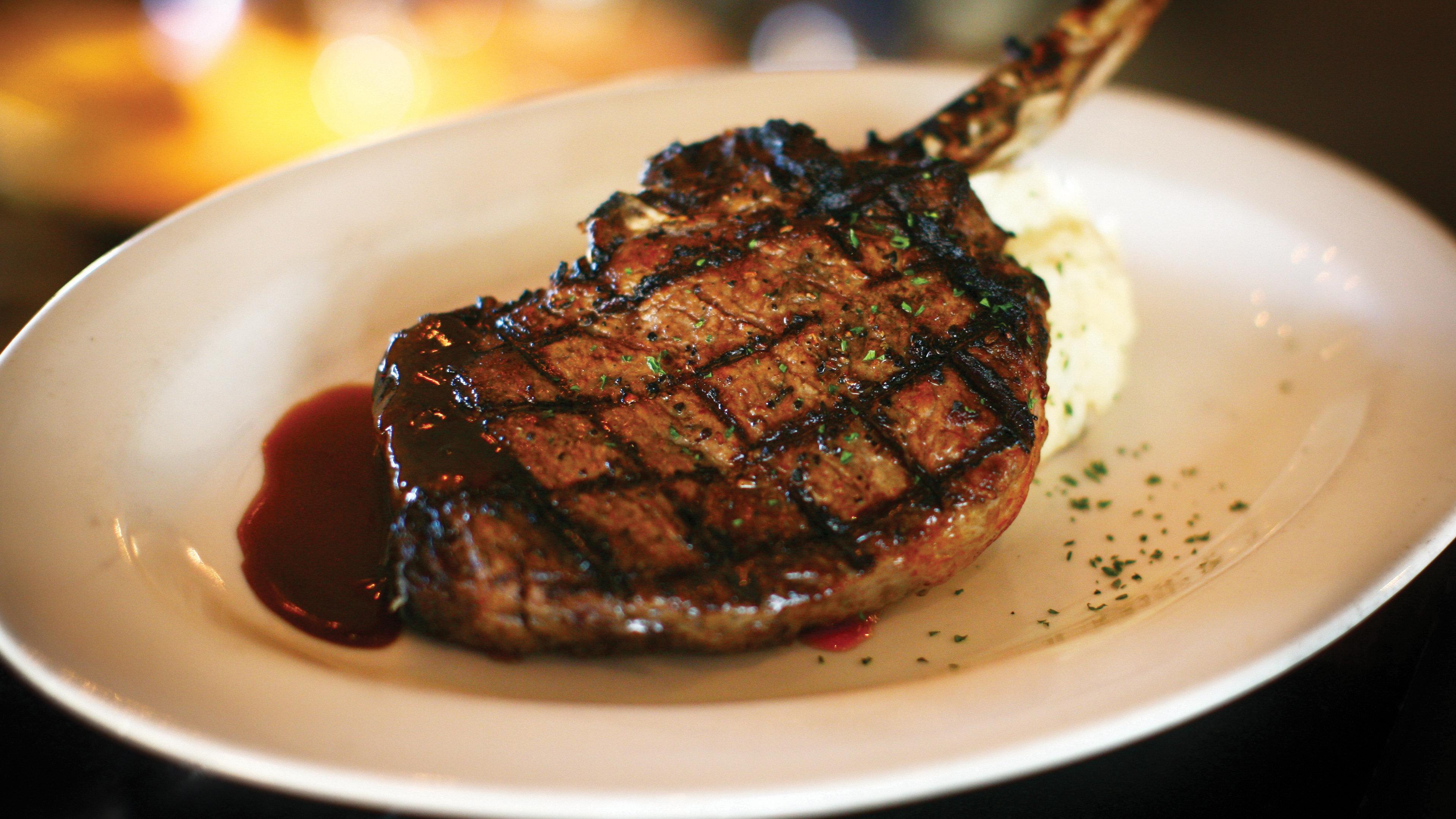 Restaurant Crowne Plaza SHENANDOAH - WOODLANDS AREA by IHG