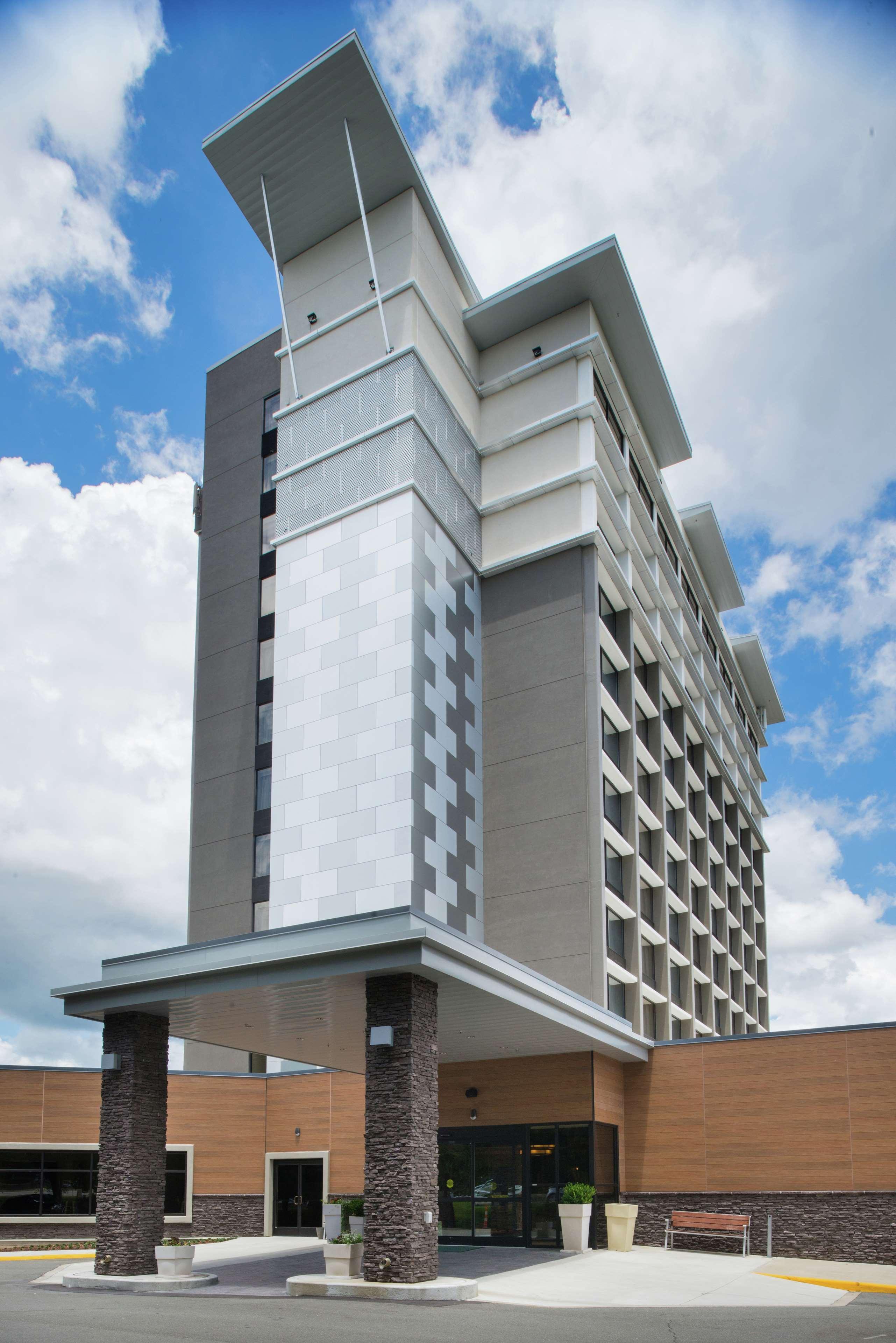 Vista Exterior DoubleTree by Hilton Raleigh Crabtree Valley
