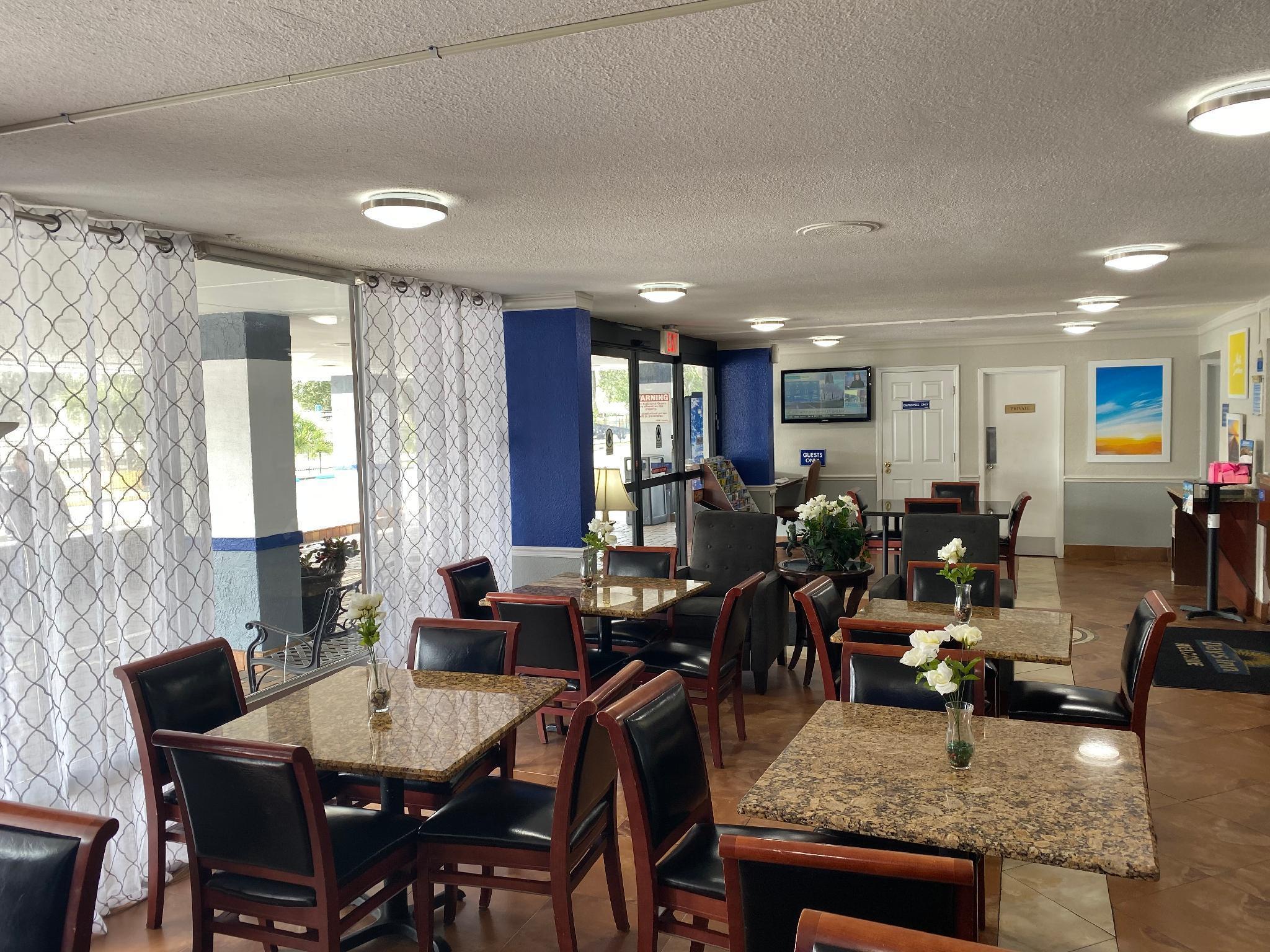 Vista Lobby Days Inn by Wyndham Orlando Downtown