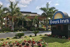 Alojamiento - Days Inn by Wyndham Sarasota Bay