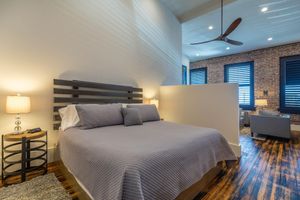 Alquiler Vacacional - Historic Downtown Morganton Loft  w/ Original 1900's Charm/Walk/Shop/Dine