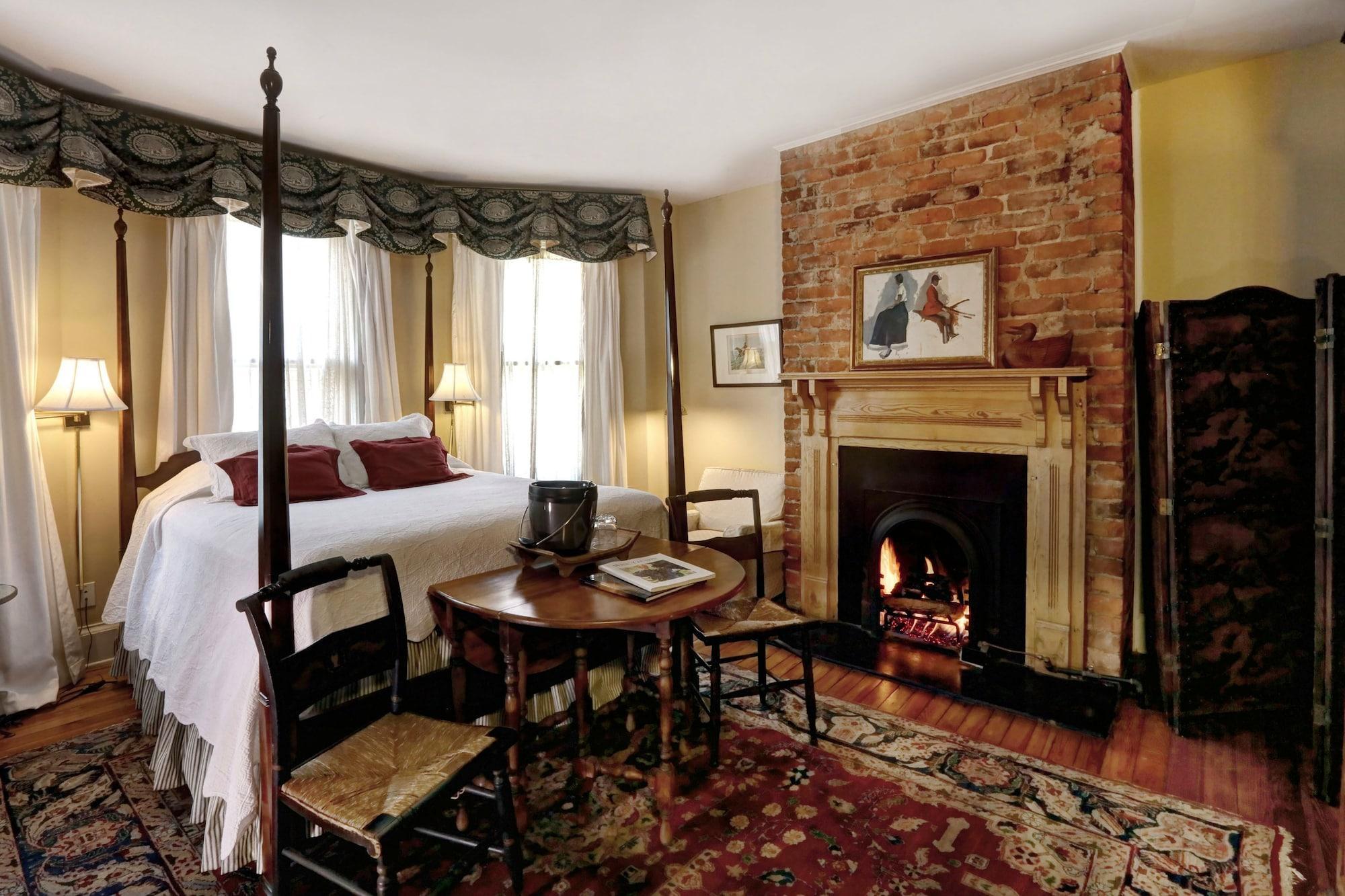 Varios 200 South Street Inn