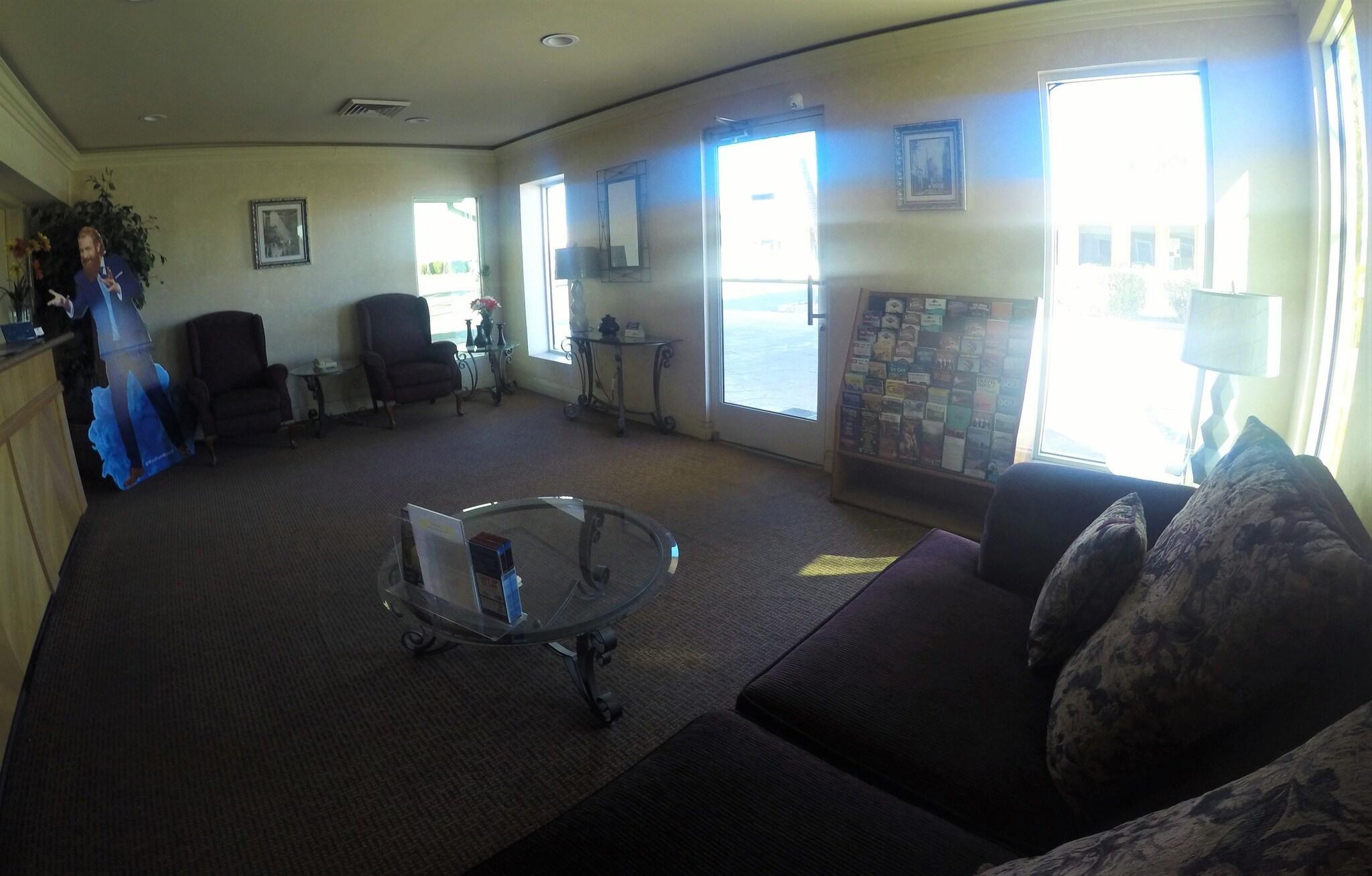 Vista Lobby Americas Best Value Inn Blythe