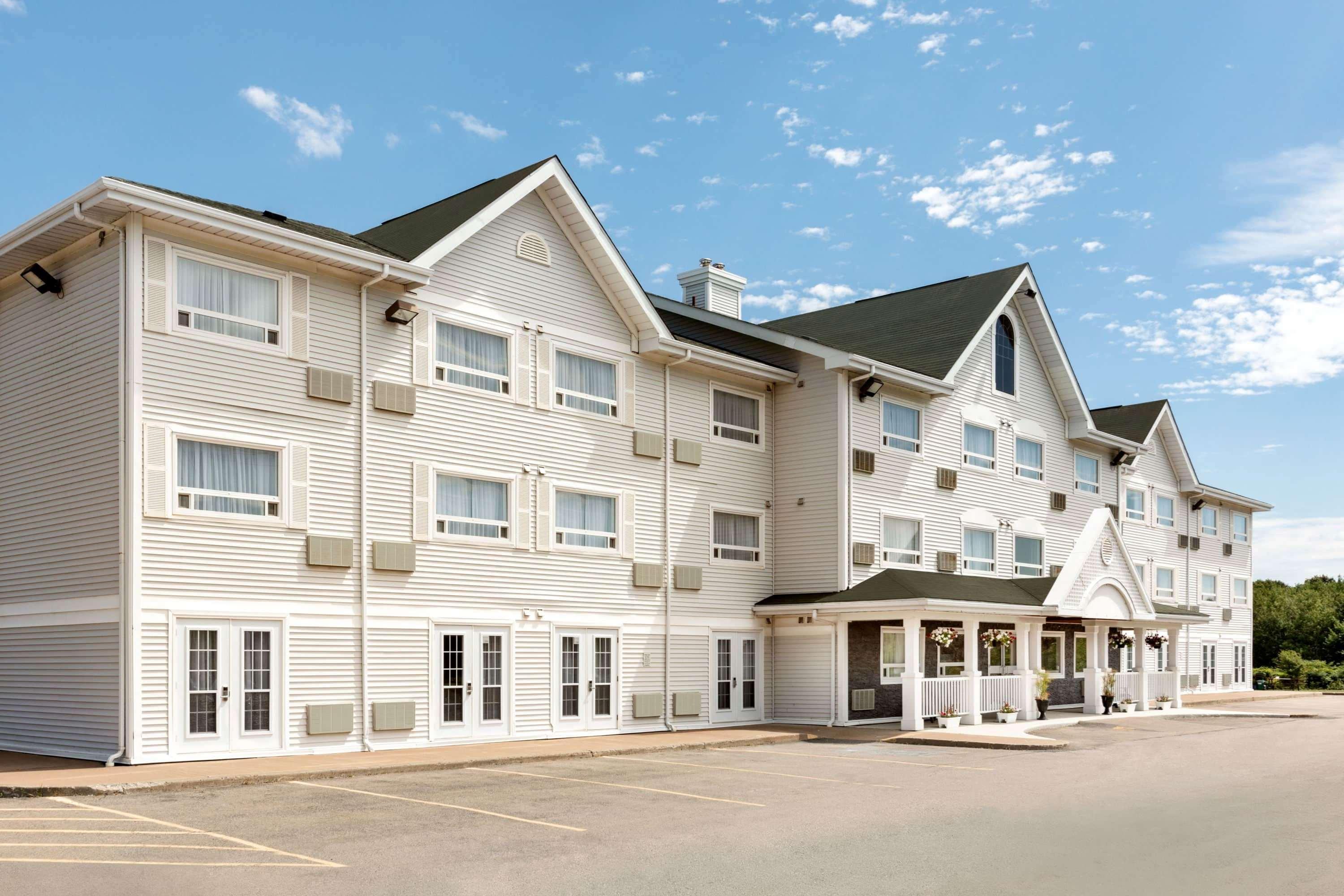 Vista Exterior Travelodge Suites by Wyndham New Glasgow