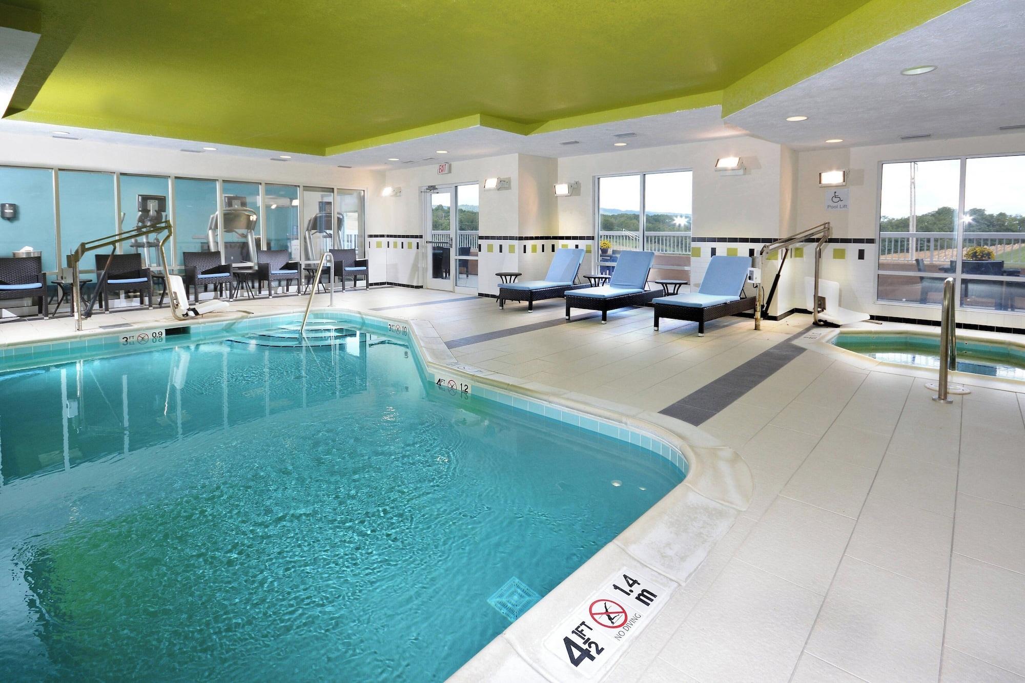 Vista Piscina Fairfield Inn & Suites by Marriott