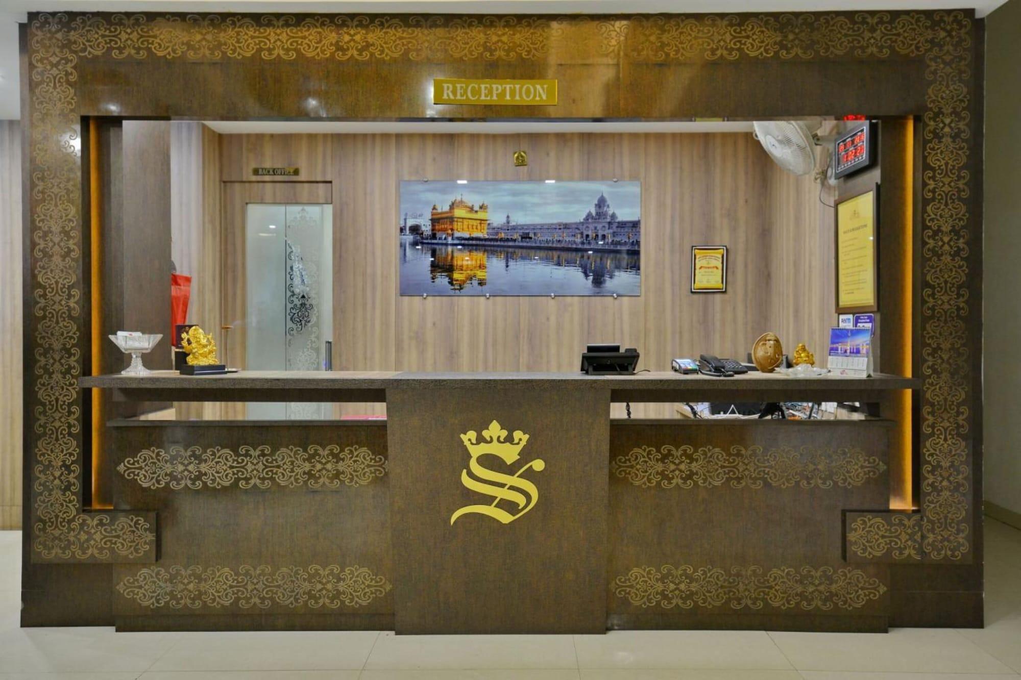 Vista Lobby Hotel Samrat