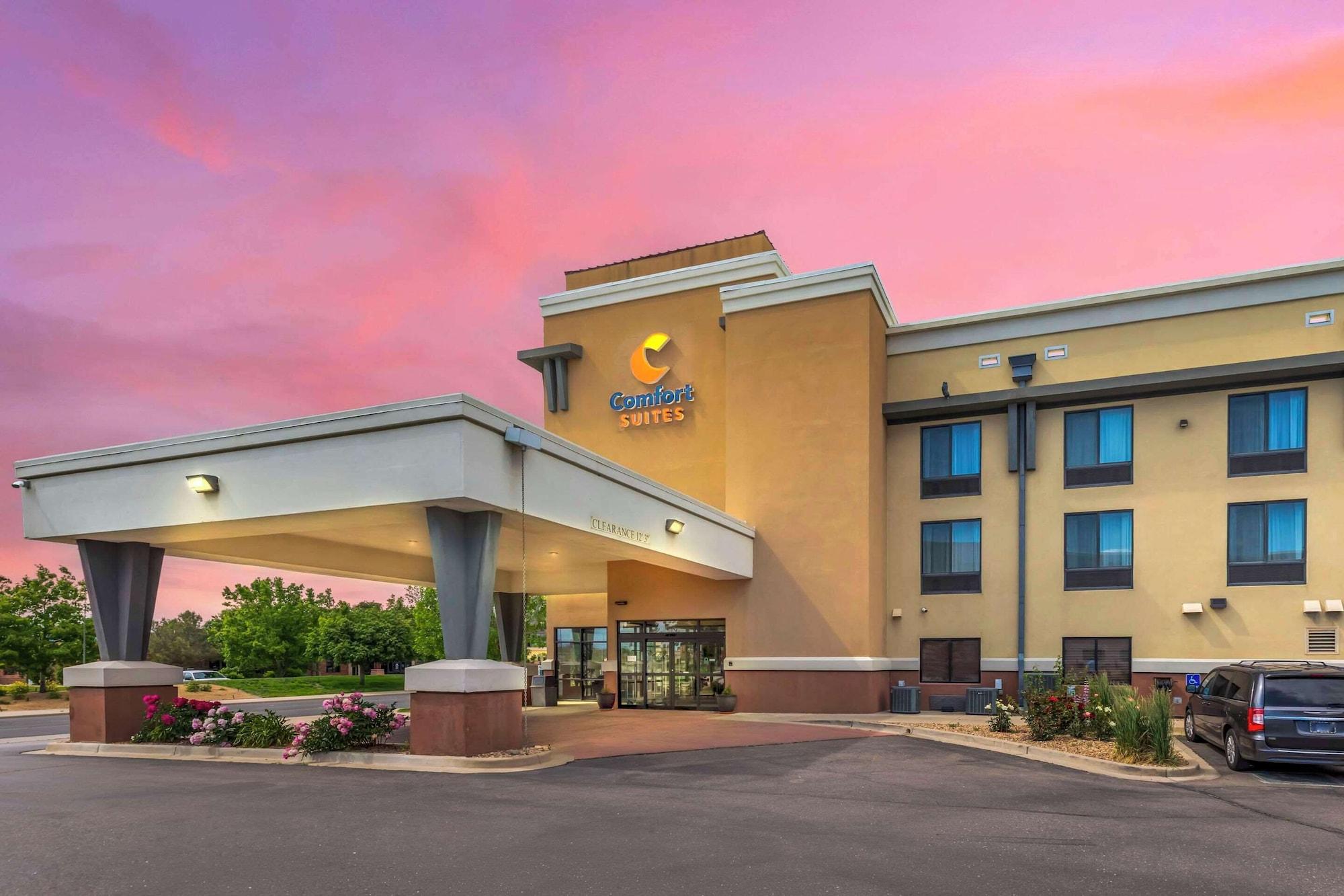 Vista Exterior Comfort Suites Longmont