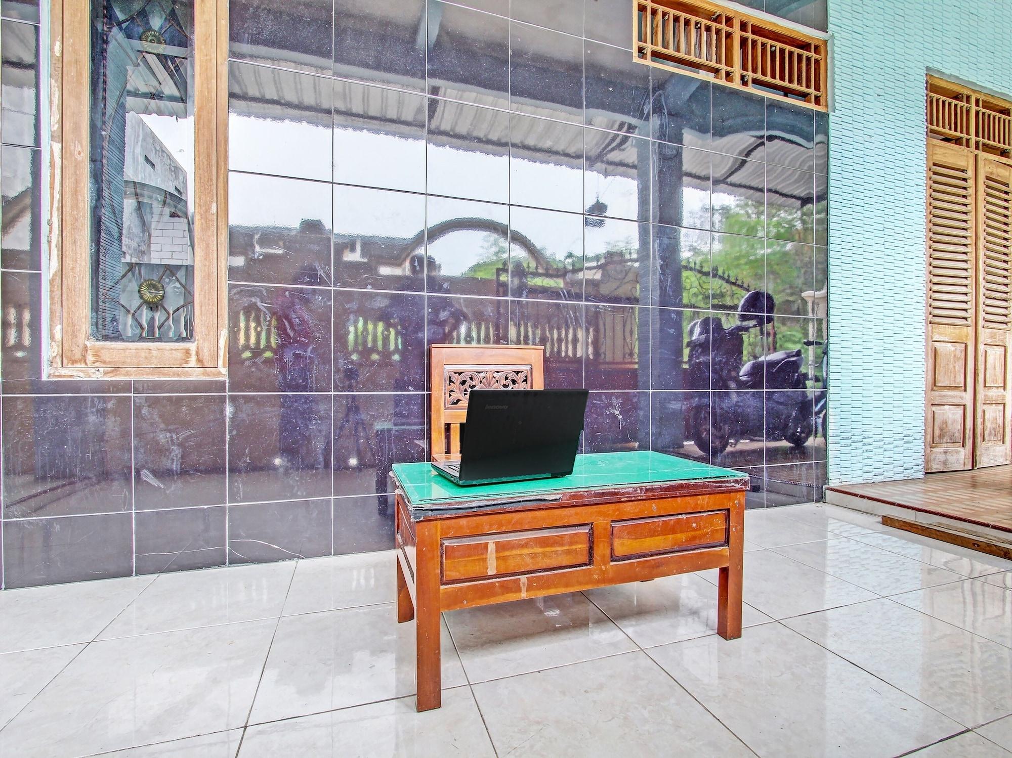 Vista Lobby OYO Life 2546 Griya Widya Syariah