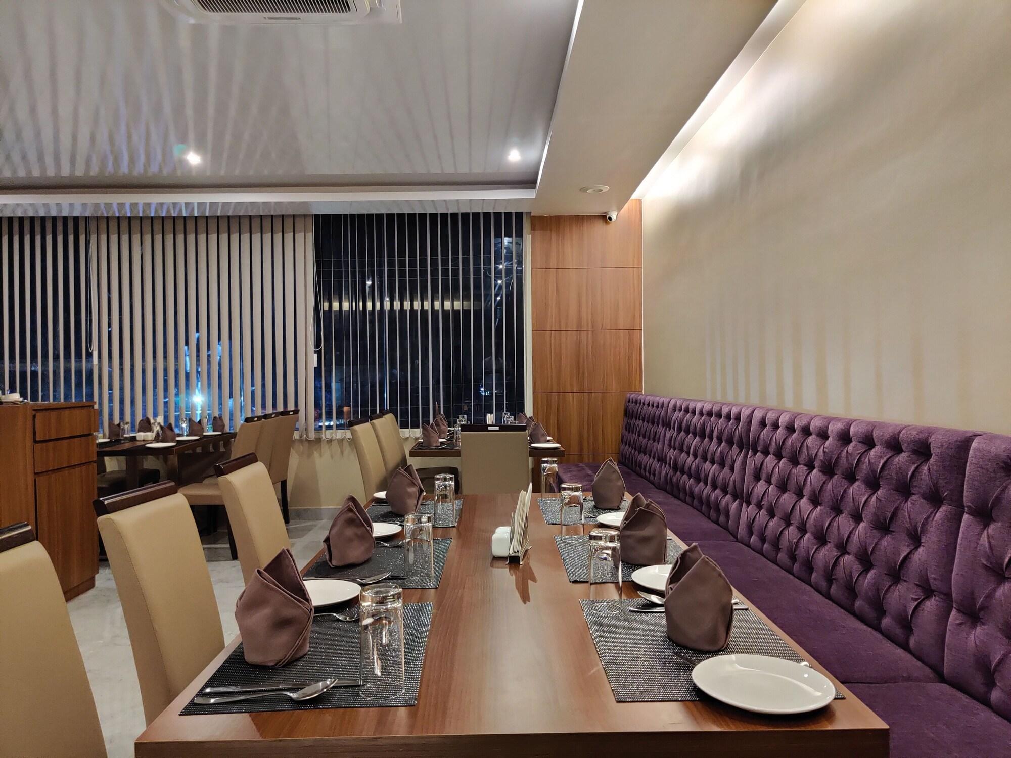 Restaurant Hotel Tree Fern