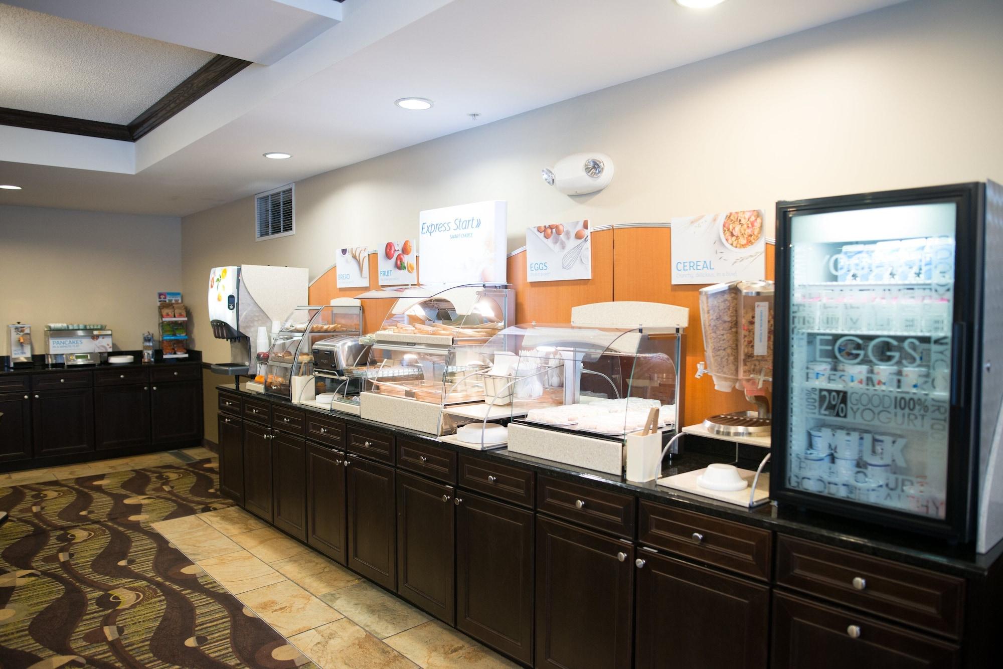 Restaurant Holiday Inn Express Hotel & Suites Northwood by IHG
