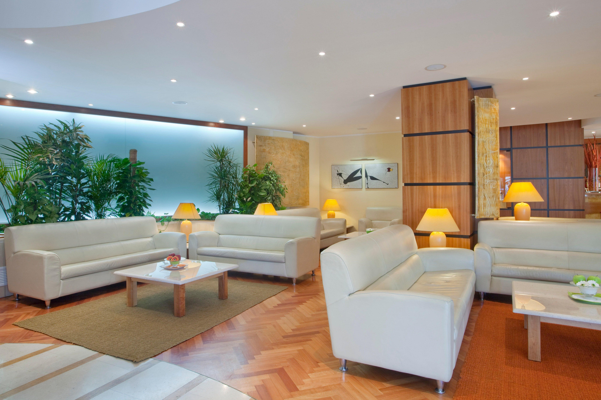 Vista Lobby Holiday Inn Cagliari by IHG
