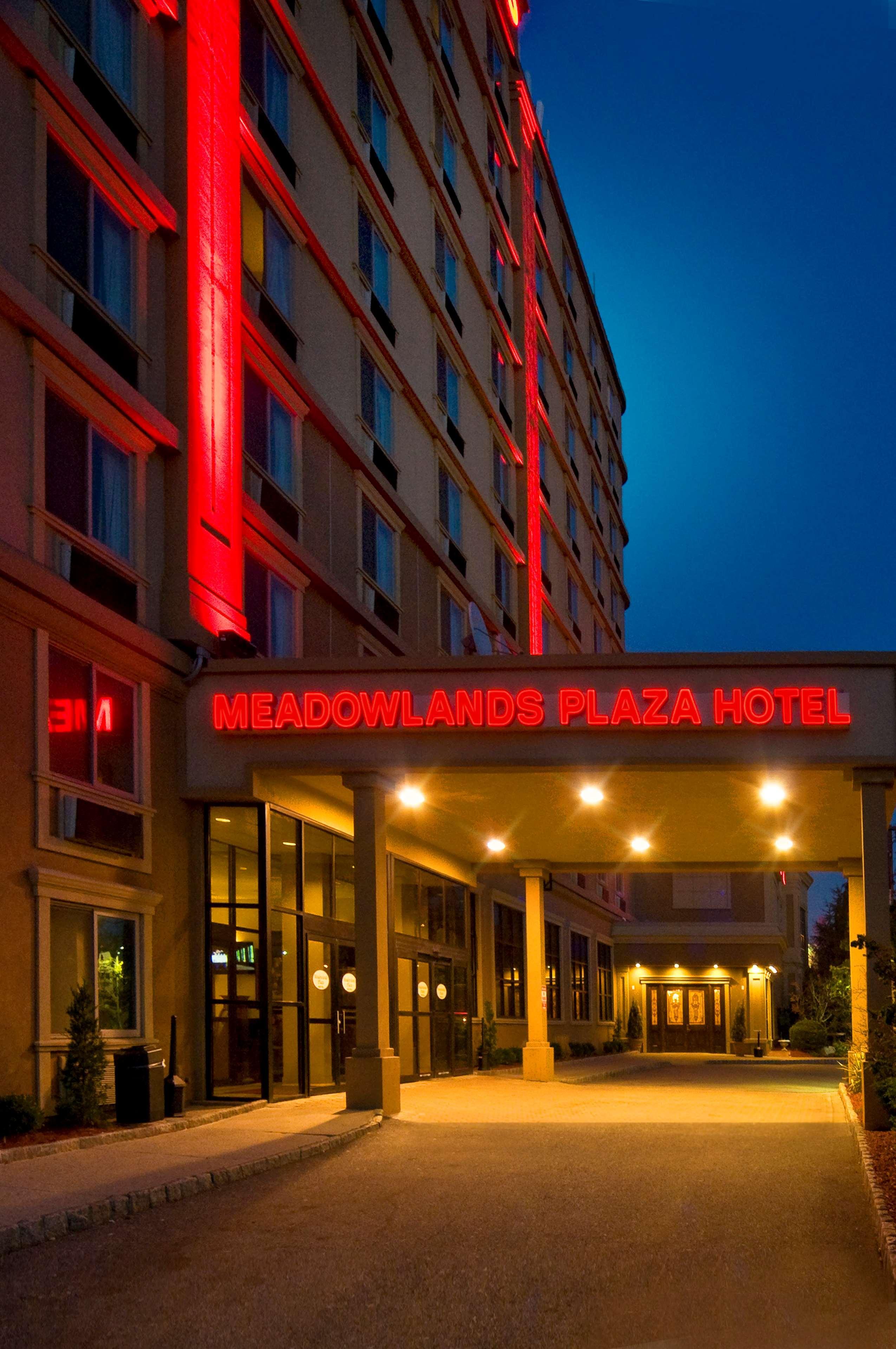 Vista Exterior Meadowlands Plaza Hotel