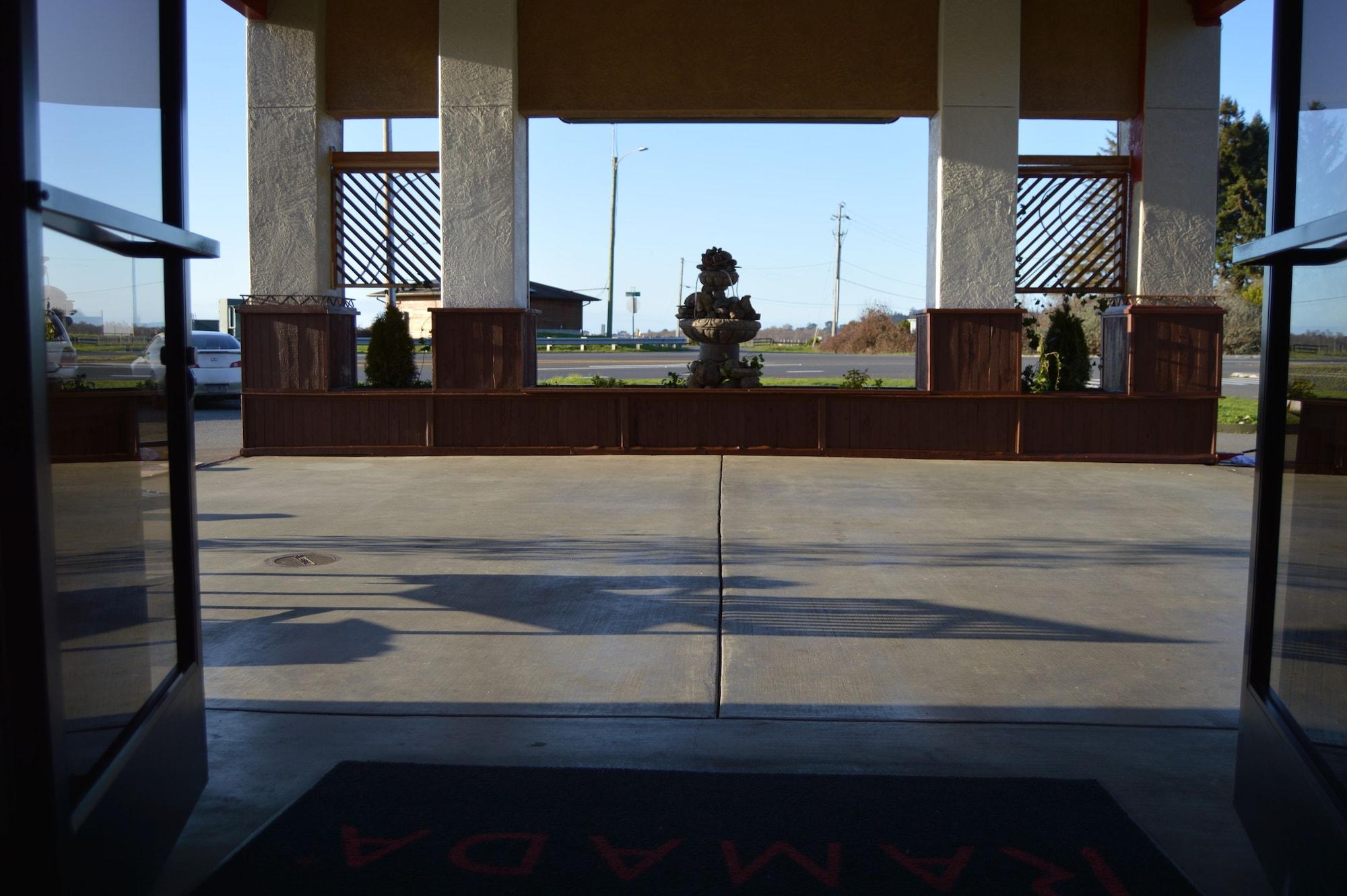 Vista Exterior Ramada by Wyndham Arcata