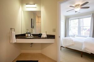 Alquiler Vacacional - Beautiful Old Town 2-Bdrm AptFree Parking