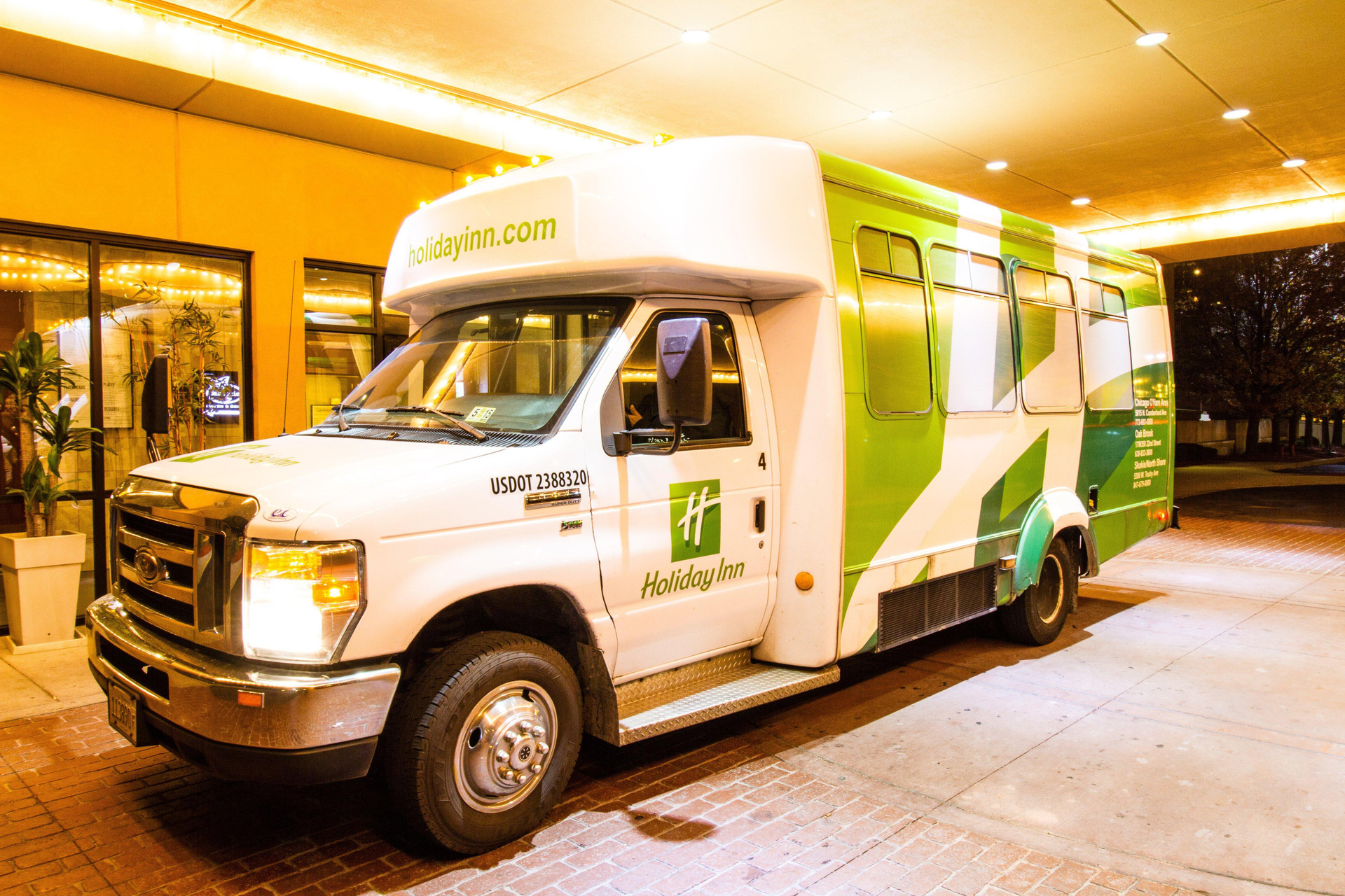 Vista Lobby Holiday Inn Chicago O'Hare Area by IHG
