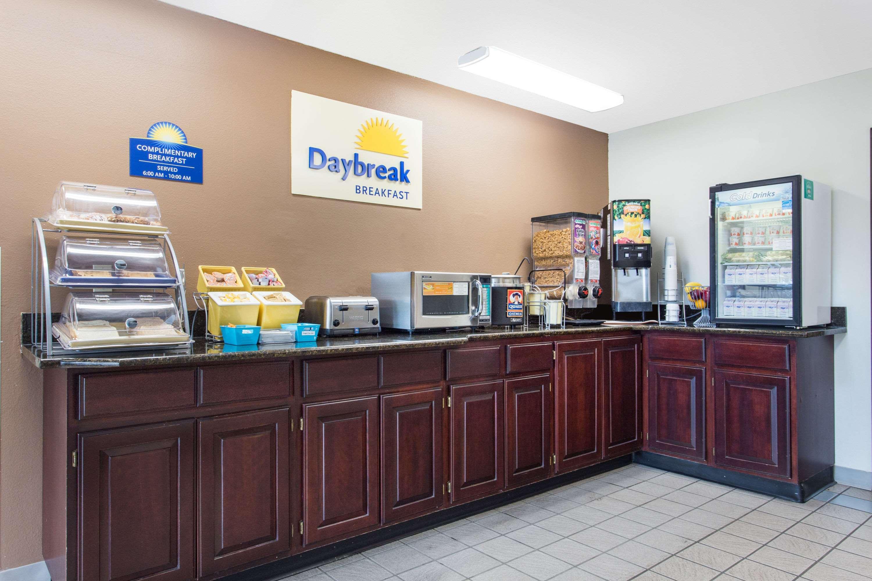 Restaurant Days Inn By Wyndham Austin