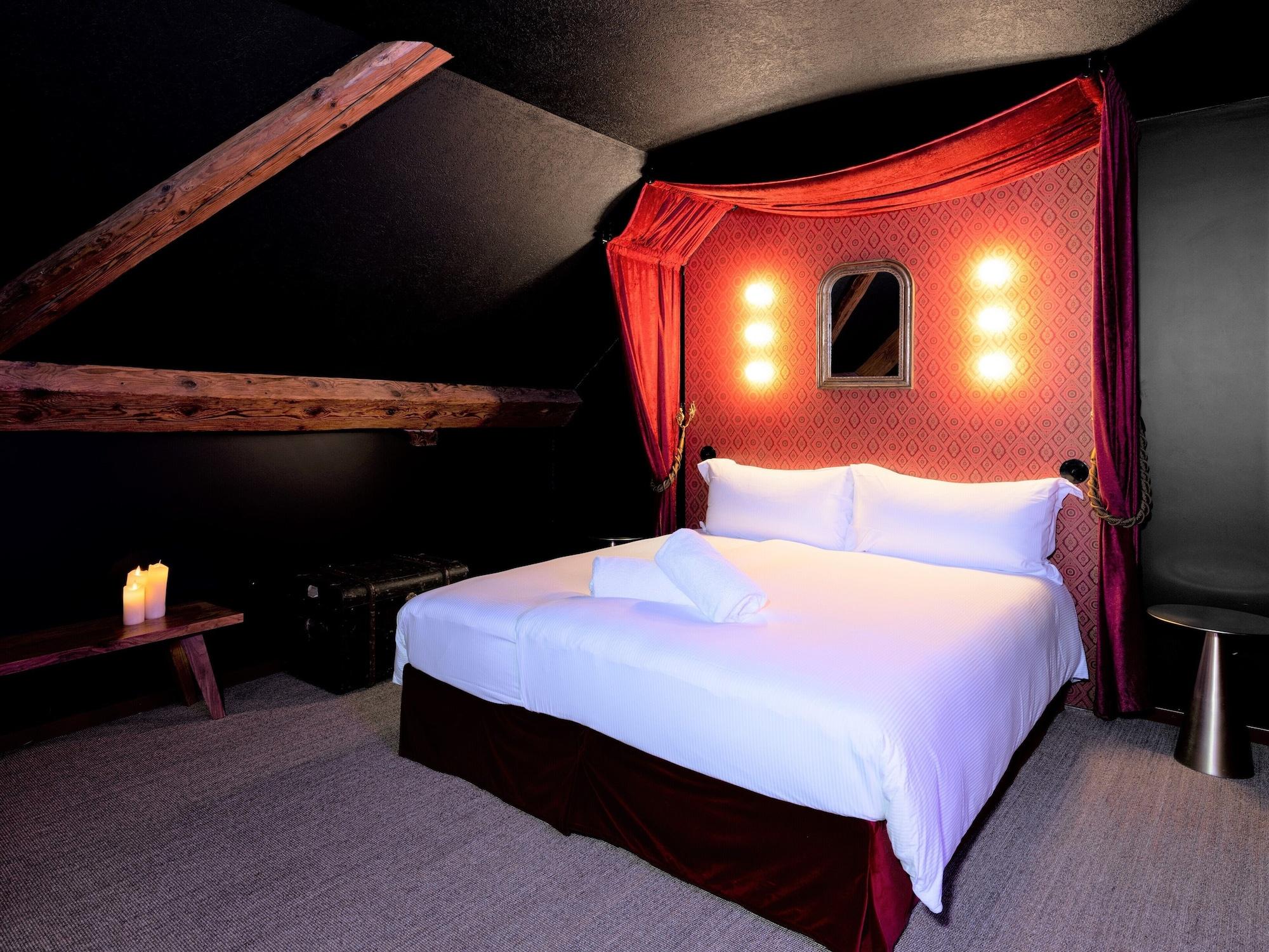 Varios Peanut Medieval Lodge