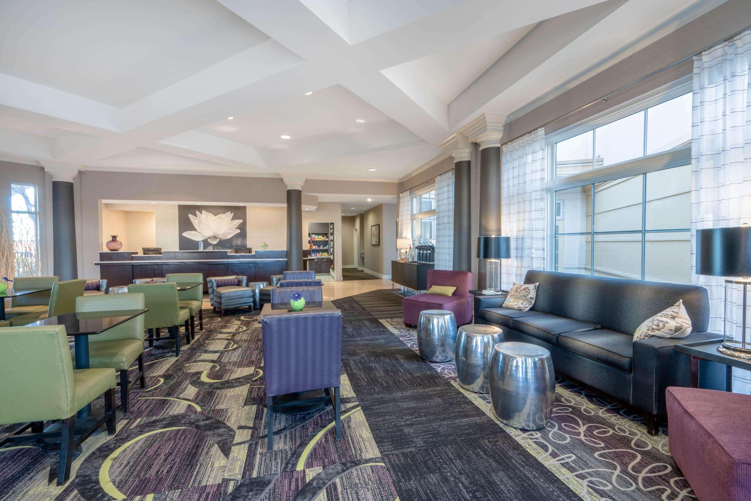 Vista Lobby La Quinta Inn & Suites Pueblo