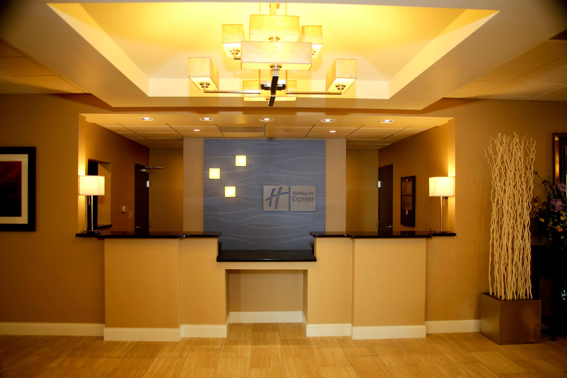 Vista Lobby Holiday Inn Express Hotel & Suites Marion Northeast by IHG