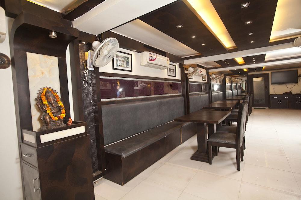 Restaurant OYO 319 Rk Residency