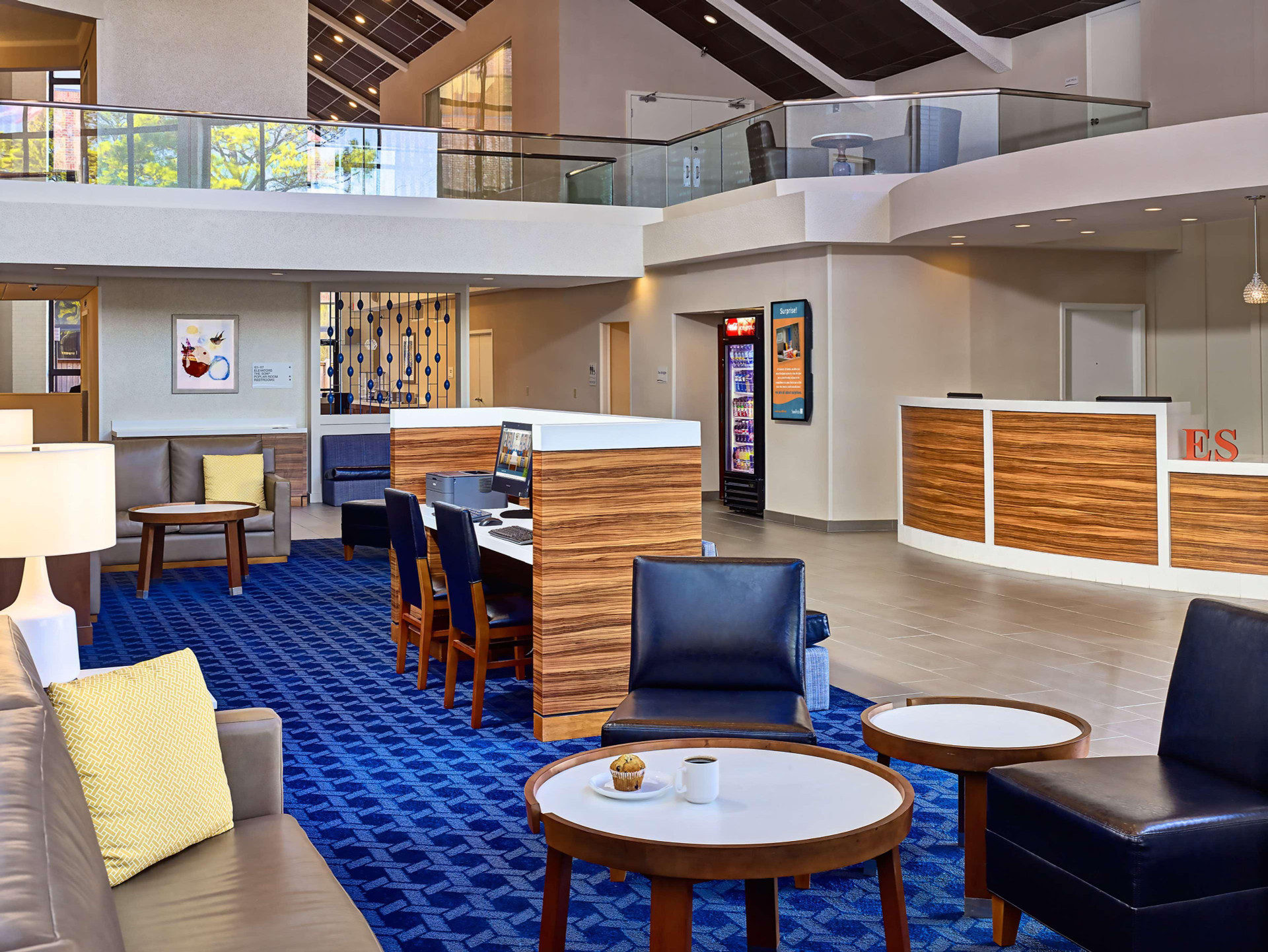 Vista Lobby Sonesta Simply Suites Memphis East Poplar Pike ​