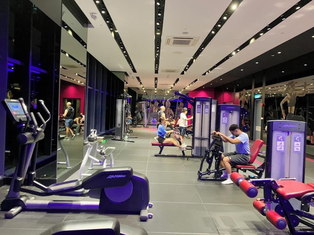 Gimnasio Star KLCC By Moonlight