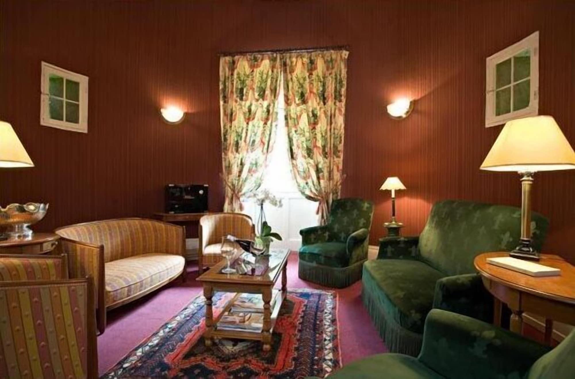 Equipamiento de Habitación Hostellerie du Château de Bellecroix